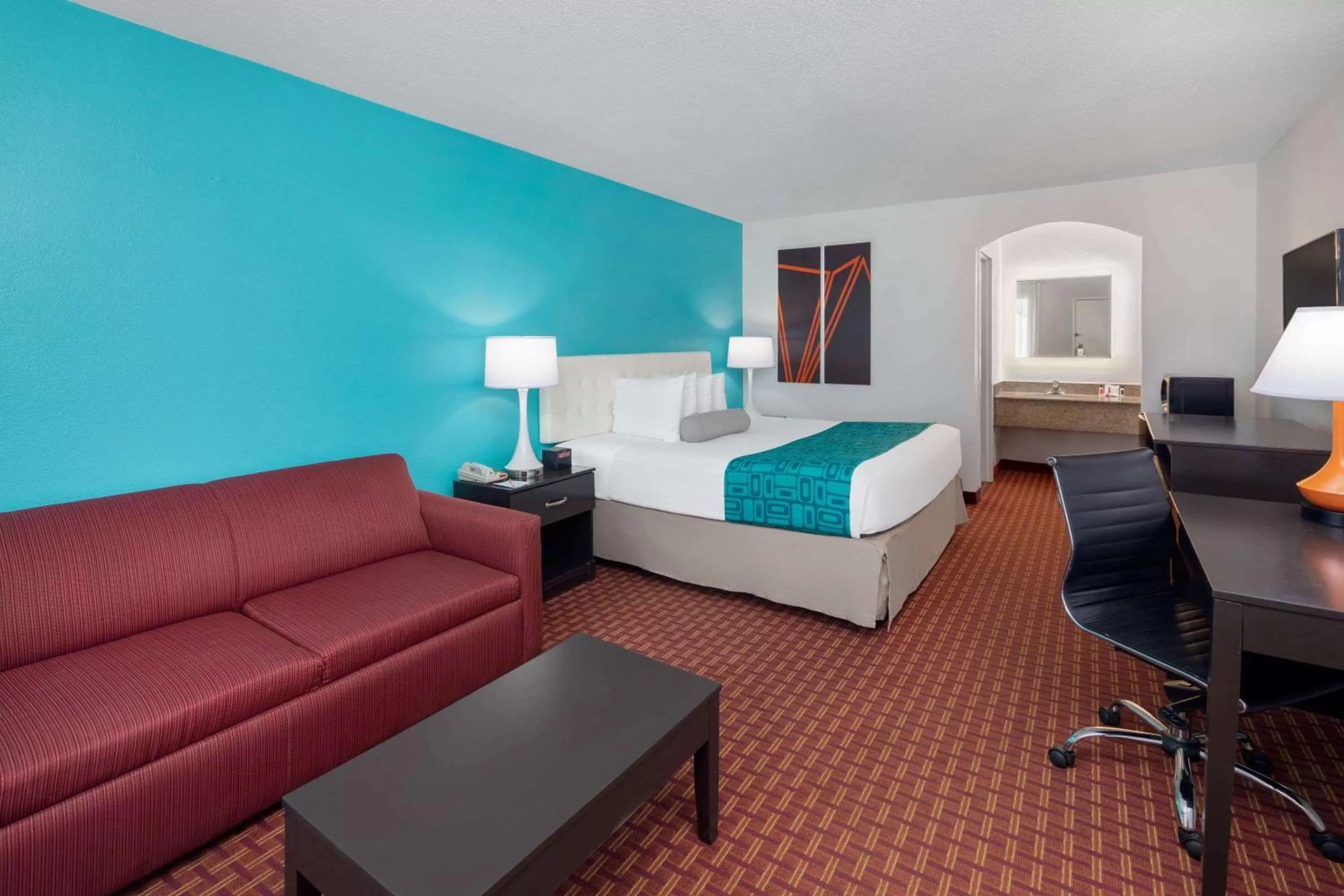 Photo of the whole room, Bed in Howard Johnson by Wyndham Rock Hill