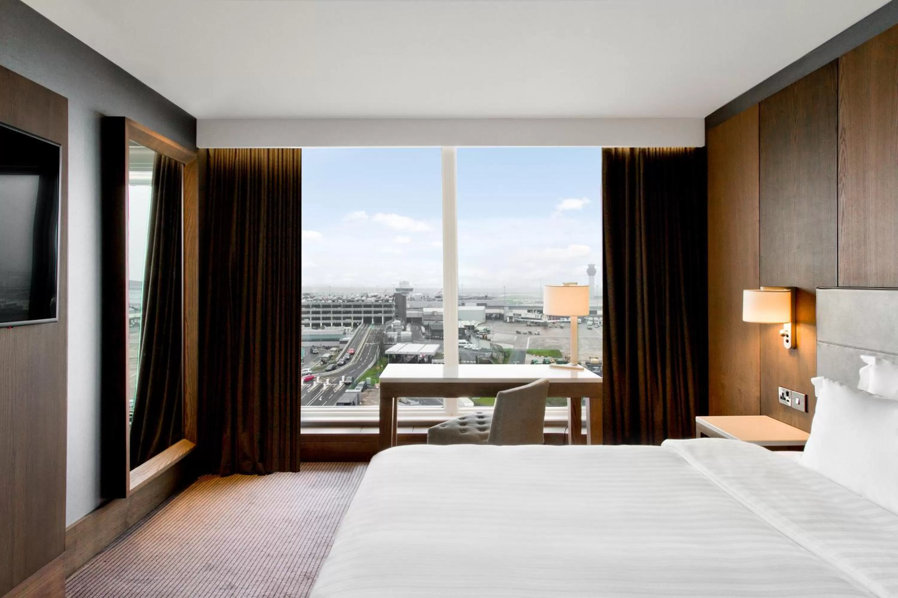 Bed in Radisson Blu Manchester Airport