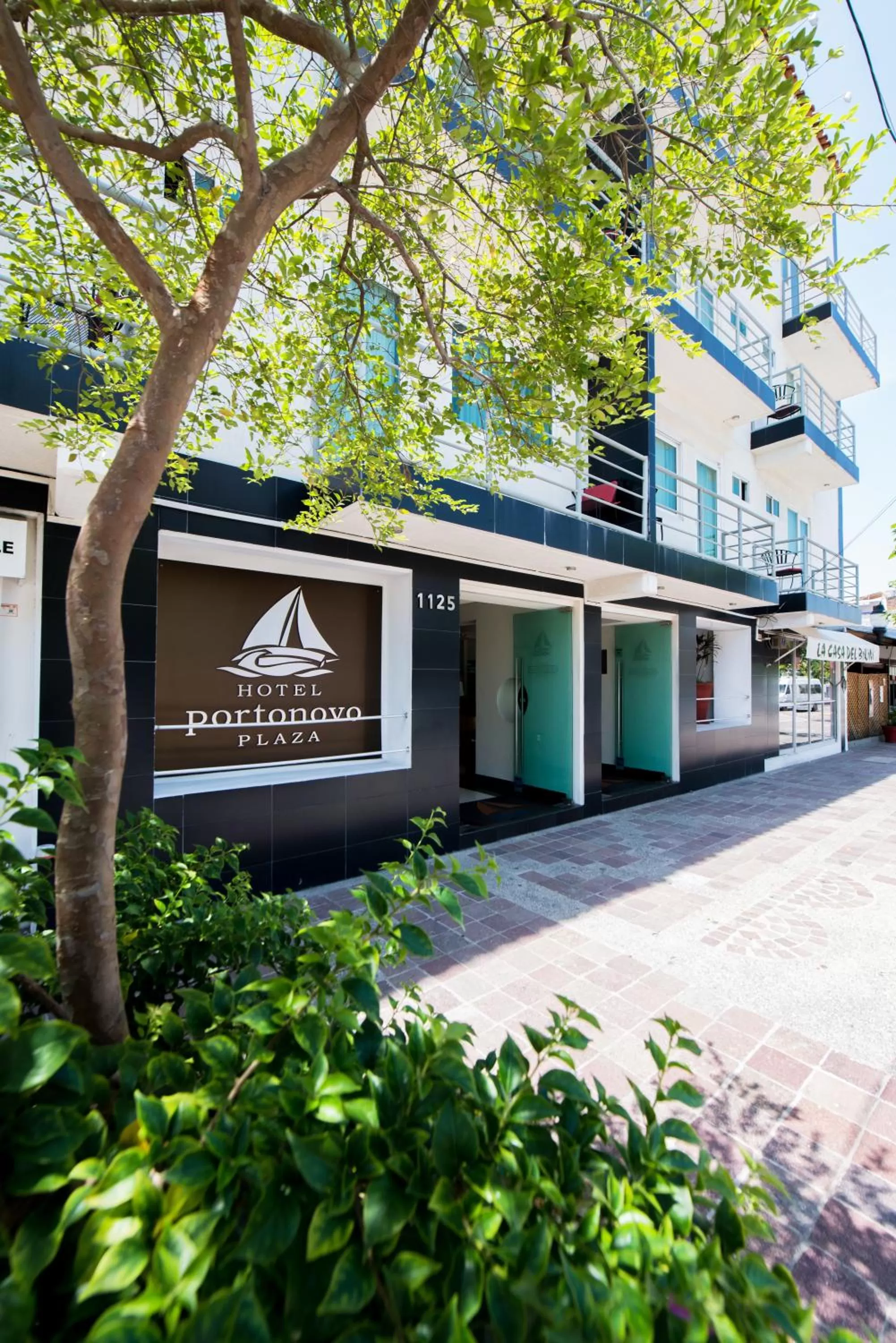 Facade/entrance in Hotel Portonovo Plaza Malecon