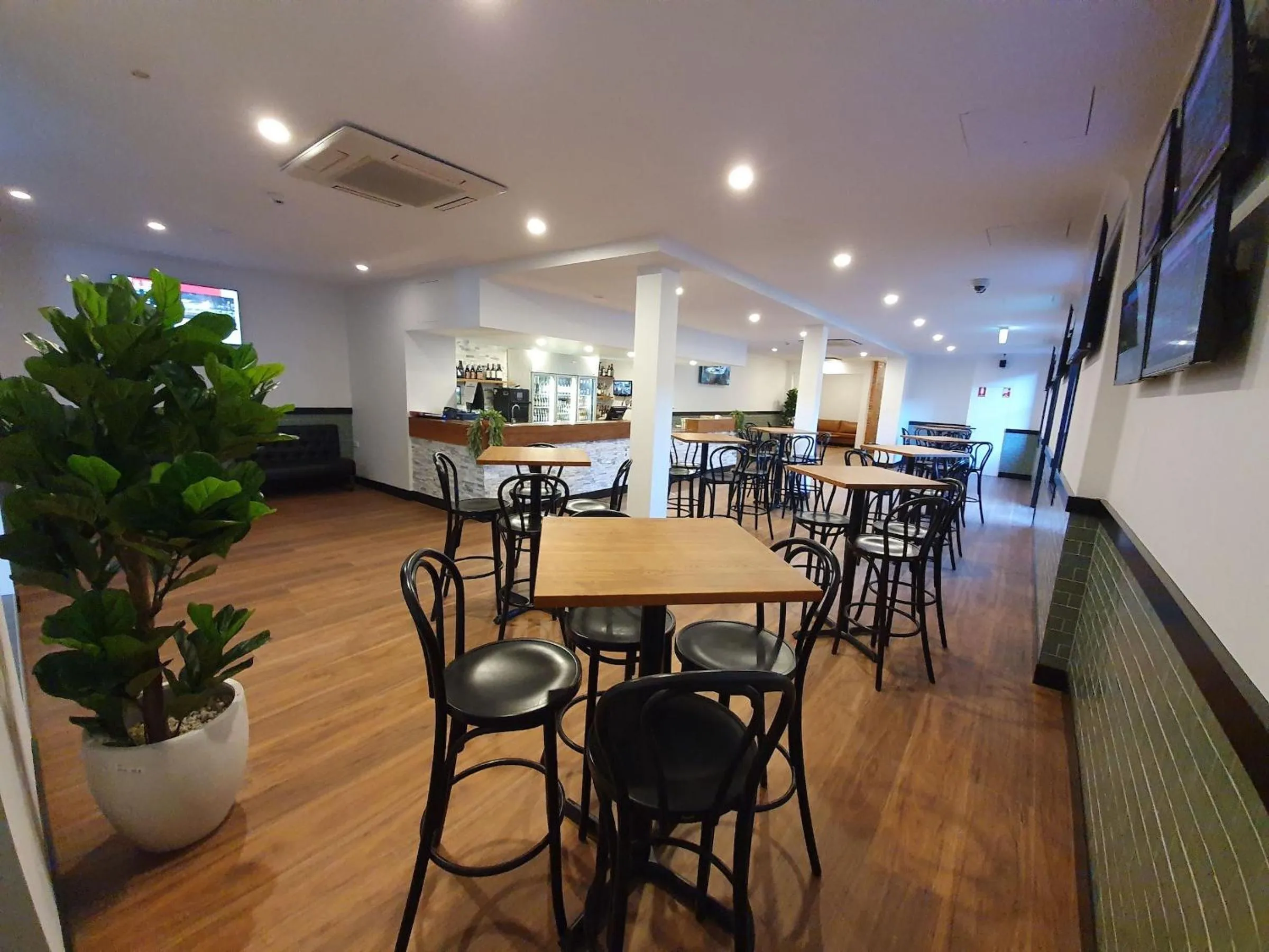 Lounge or bar in Empire Hotel Goulburn