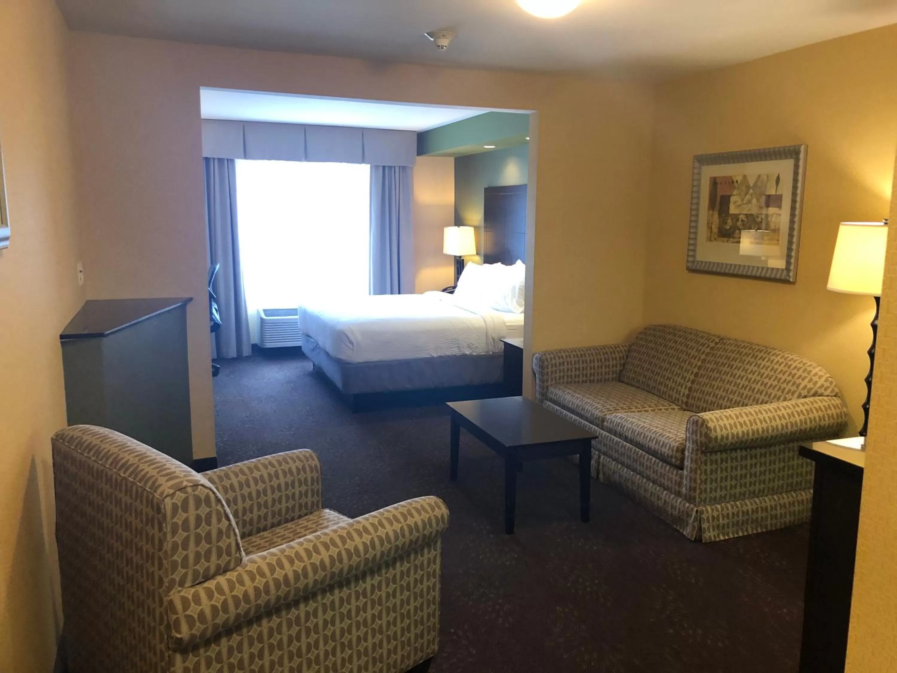 Bed in Holiday Inn Express Hotel & Suites Lansing-Dimondale by IHG