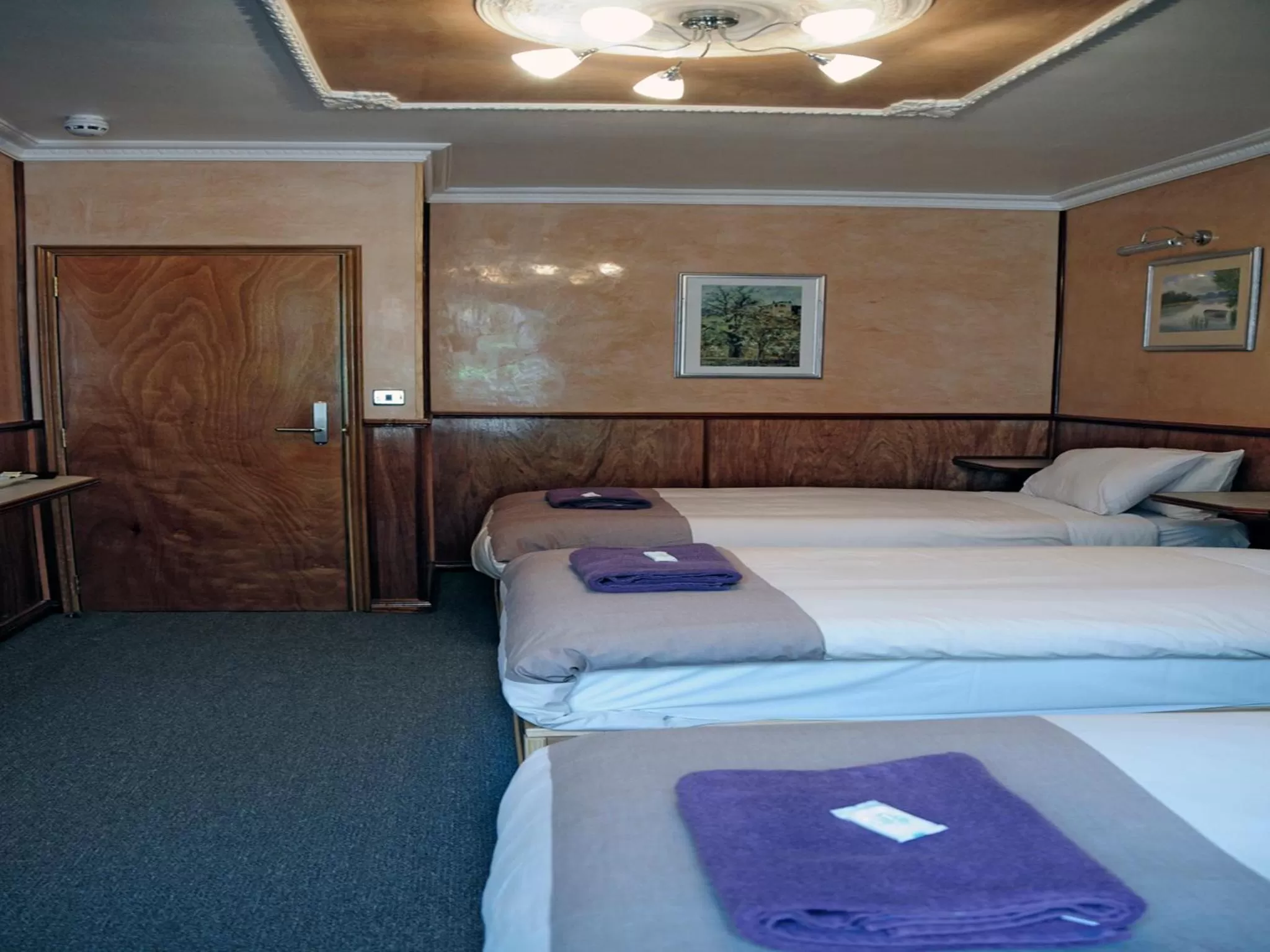 Photo of the whole room, Bed in Cricklewood Lodge Hotel