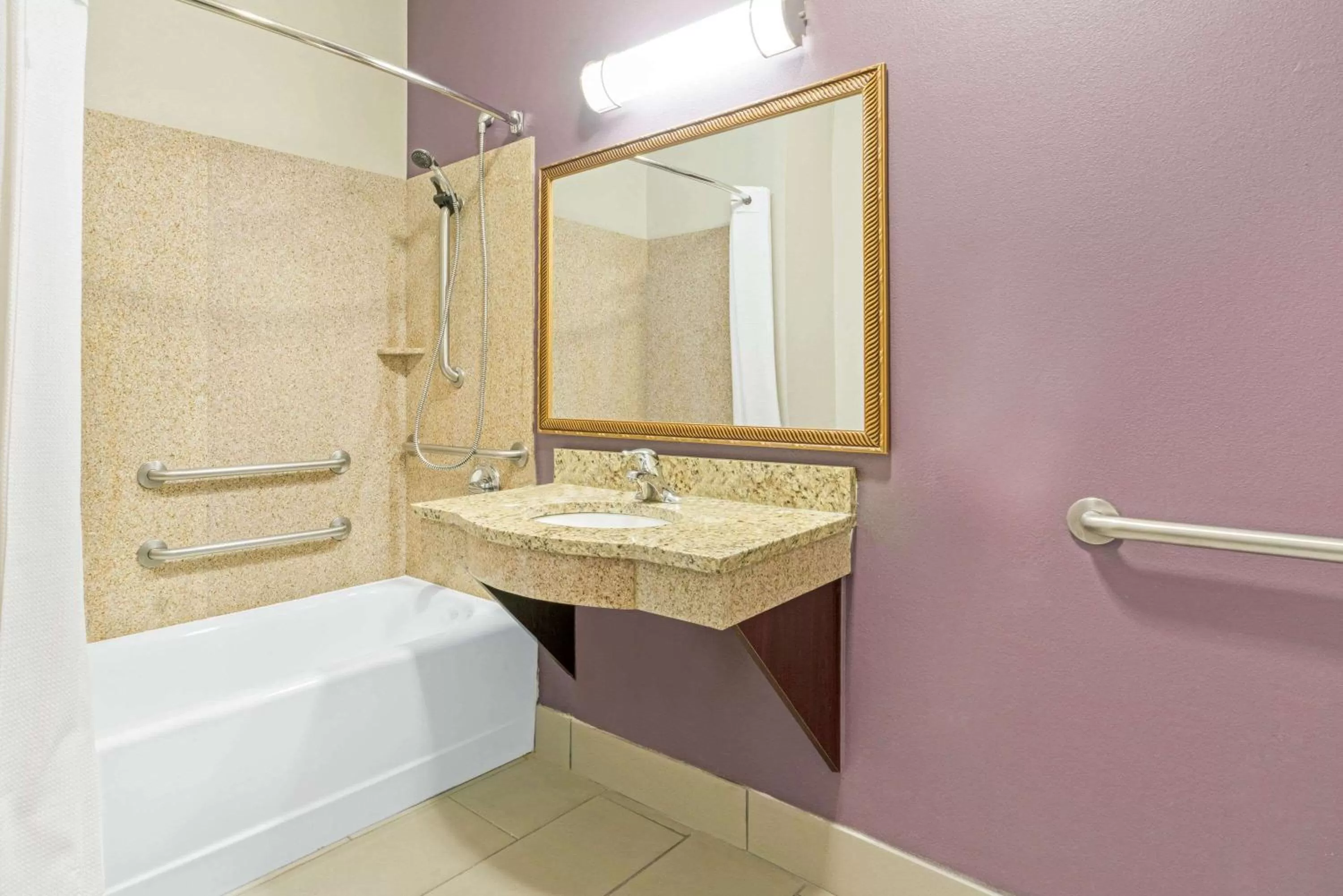 Bathroom in La Quinta by Wyndham Oklahoma City -Yukon