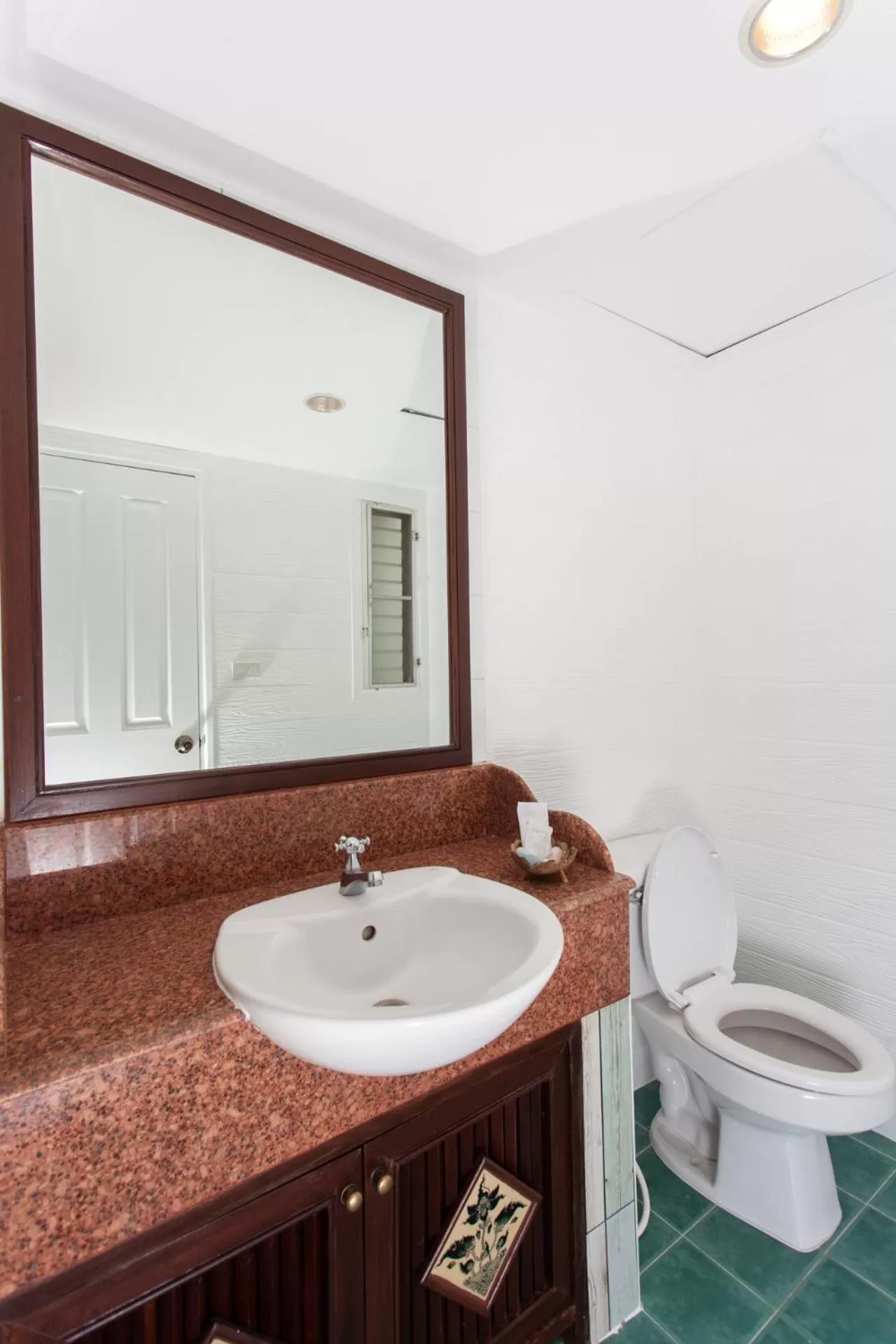 Bathroom in Viangbua Mansion