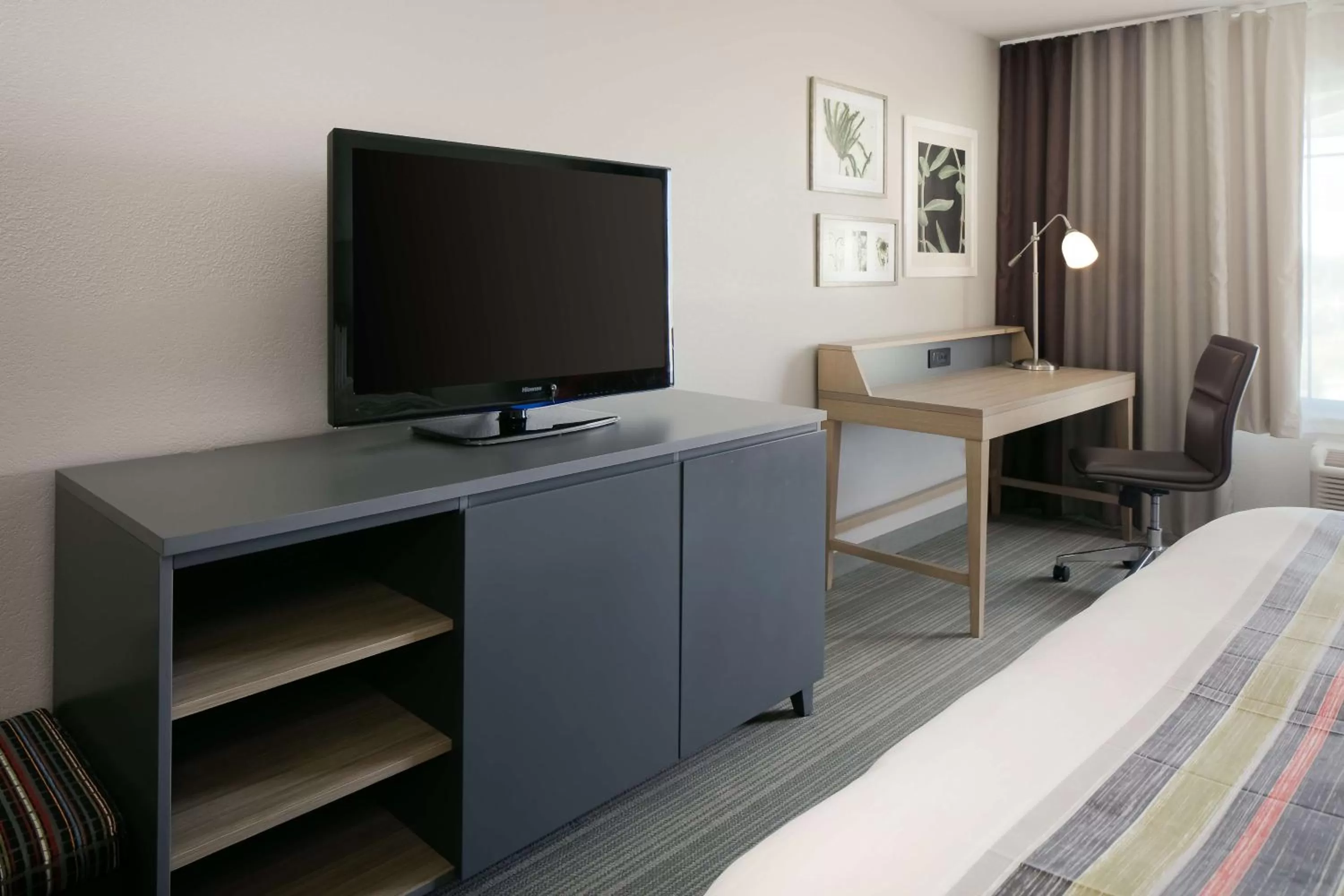 King Studio in Country Inn & Suites by Radisson, Madison West, WI