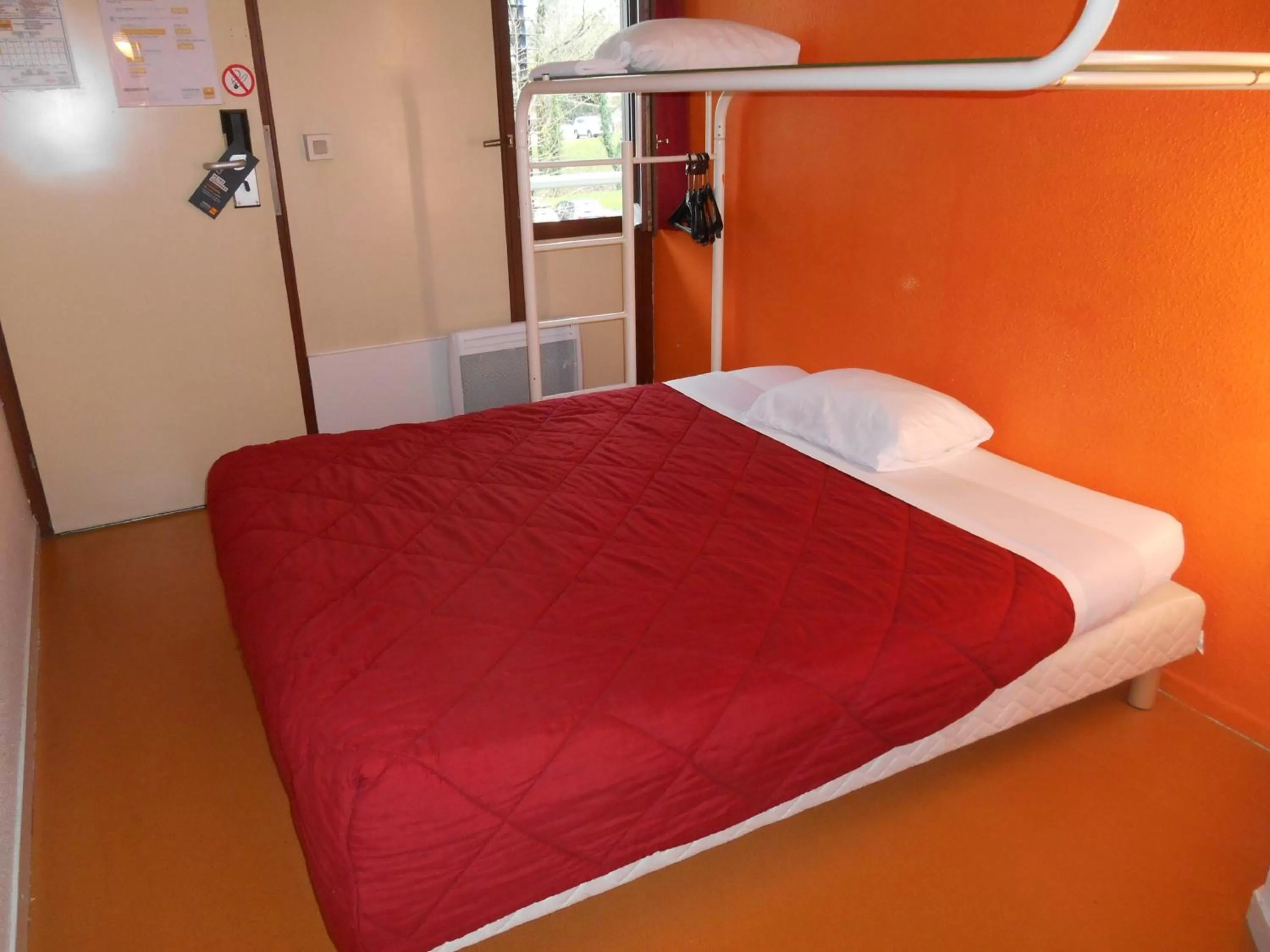 Photo of the whole room, Bed in Premiere Classe Brest Gouesnou Aeroport