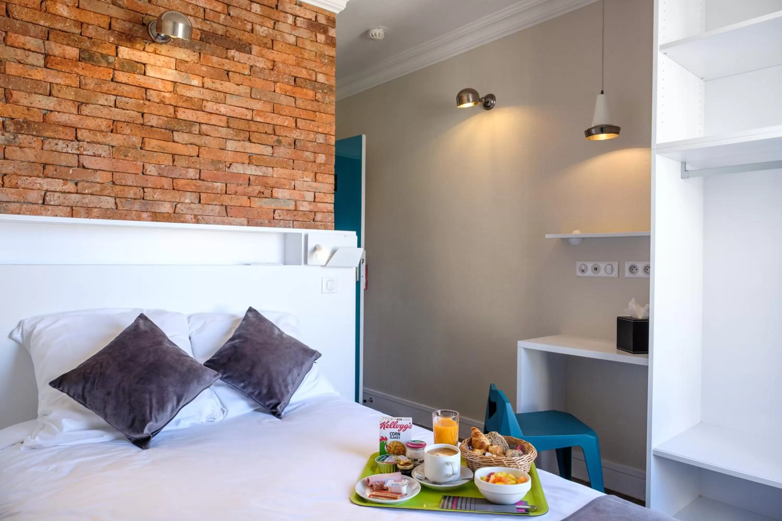 Photo of the whole room, Bed in HOTEL DE PARIS MONTPARNASSE