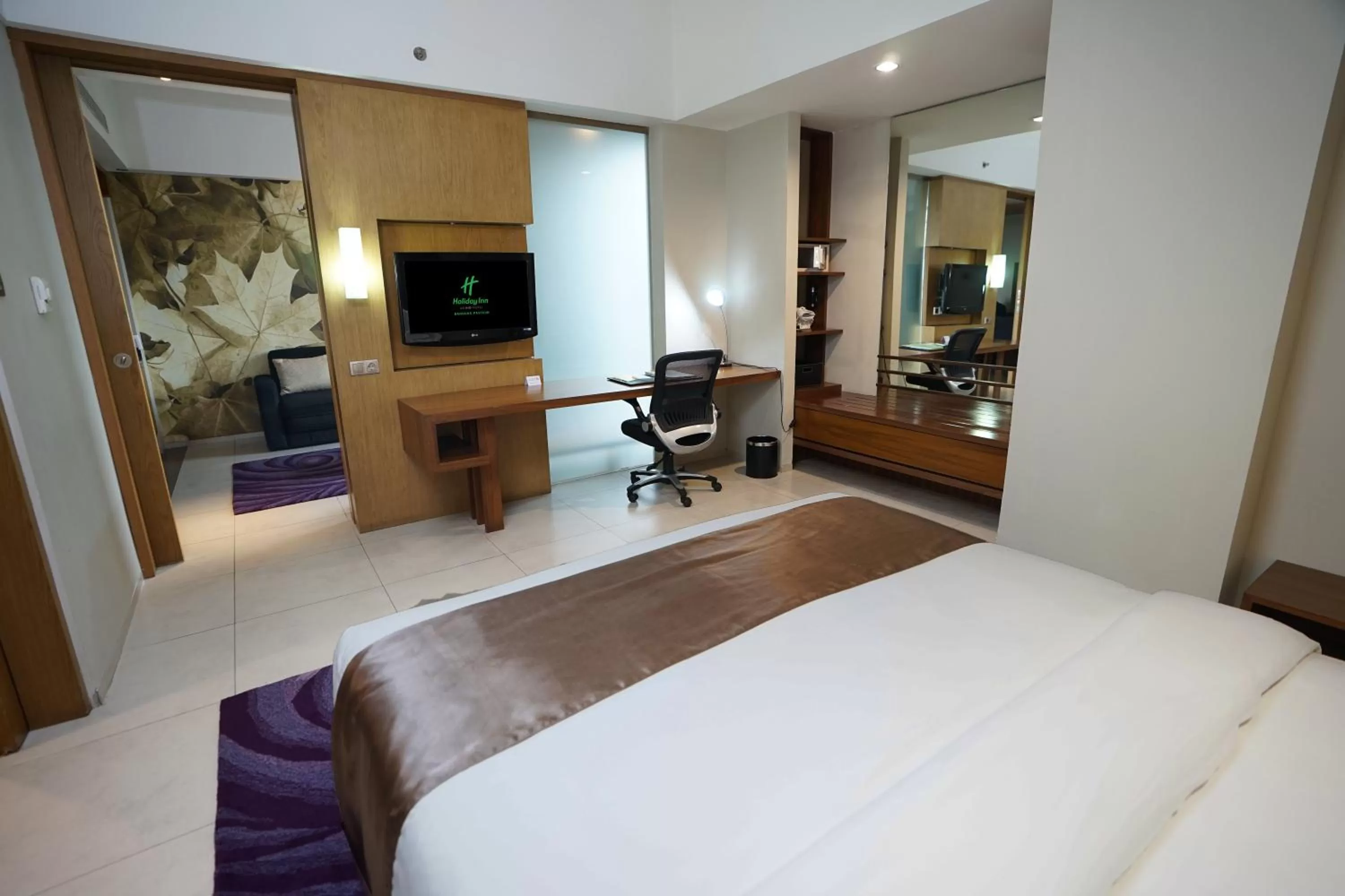 Bed in Holiday Inn Bandung Pasteur by IHG