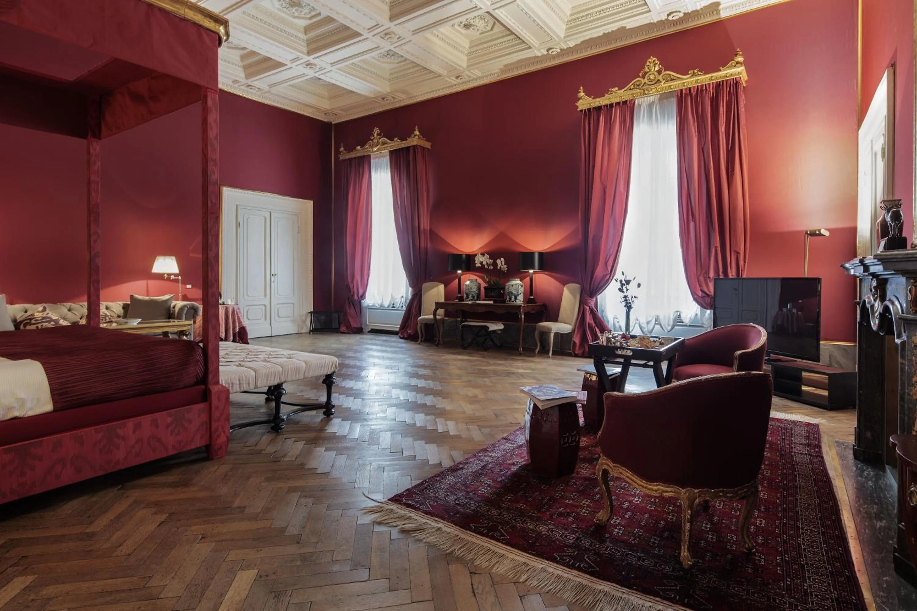 TV and multimedia in Al Palazzo del Marchese di Camugliano Residenza d'Epoca