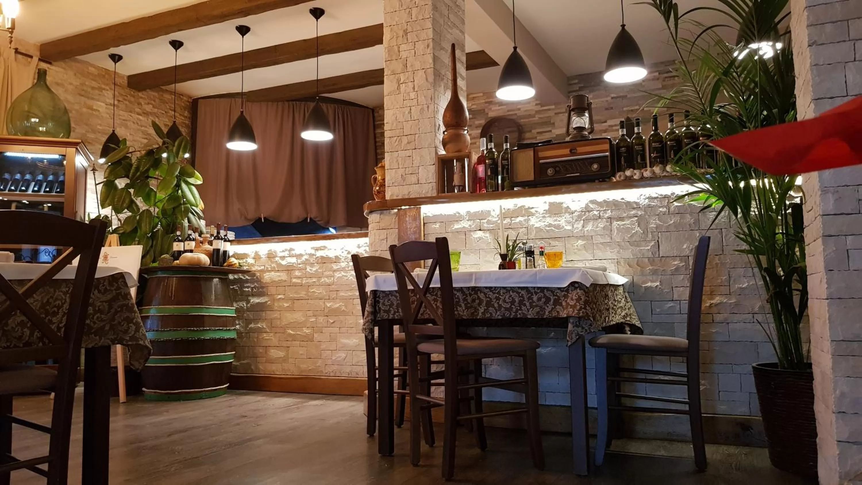 Restaurant/places to eat in Boutique Rooms Luna