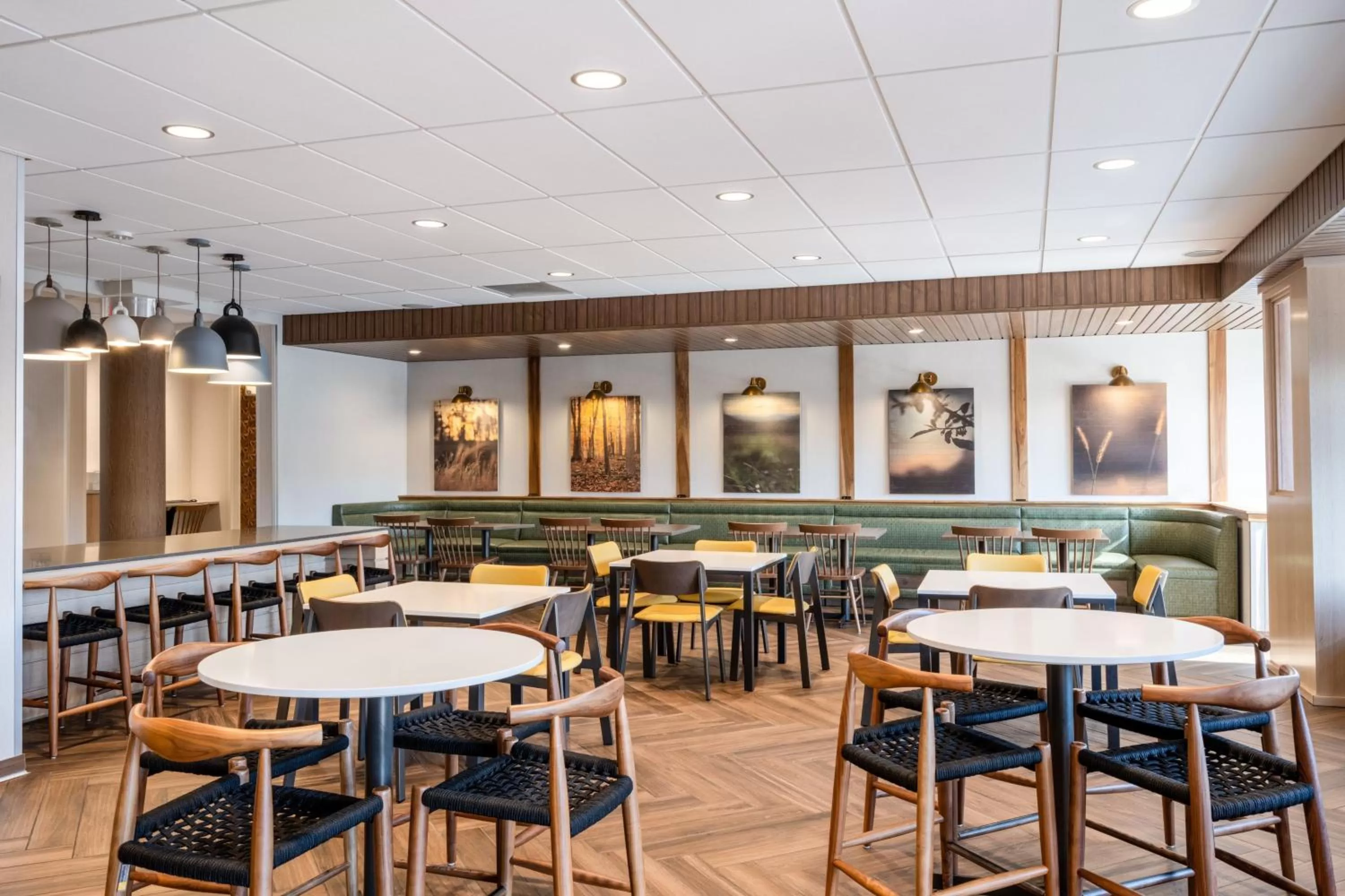 Restaurant/places to eat in Fairfield Inn & Suites Minneapolis North