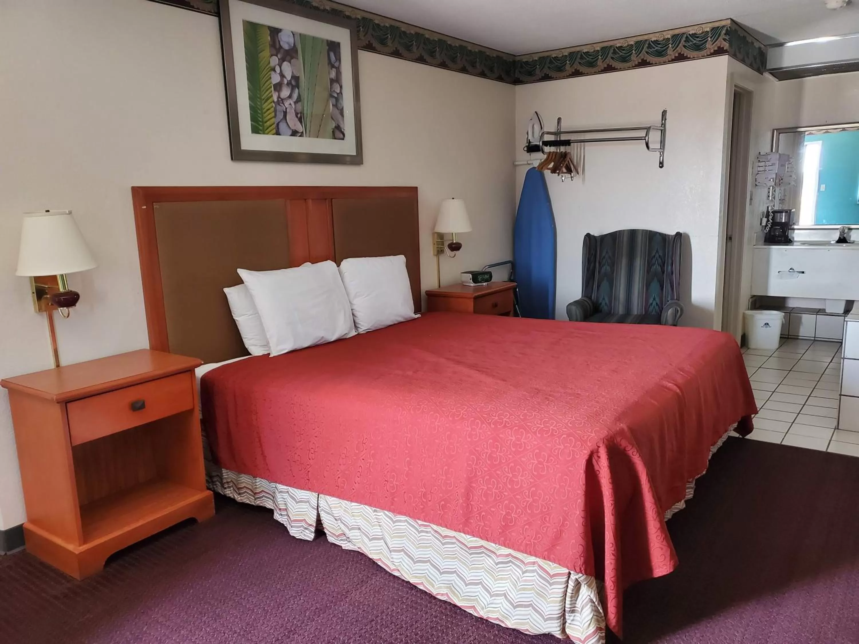 Bed in Americas Best Value Inn Wildersville
