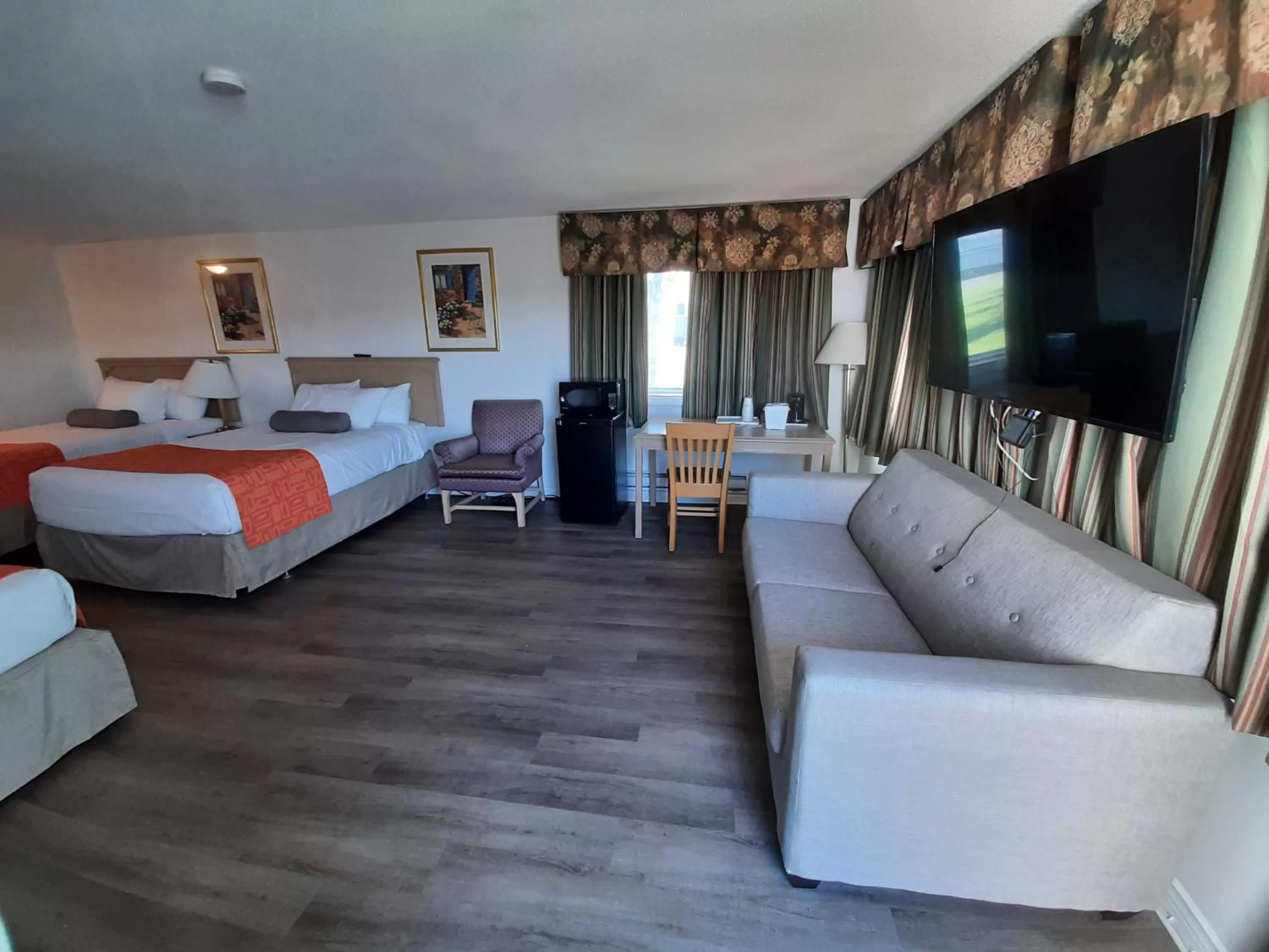 Bedroom, Bed in Howard Johnson by Wyndham Woodstock NB