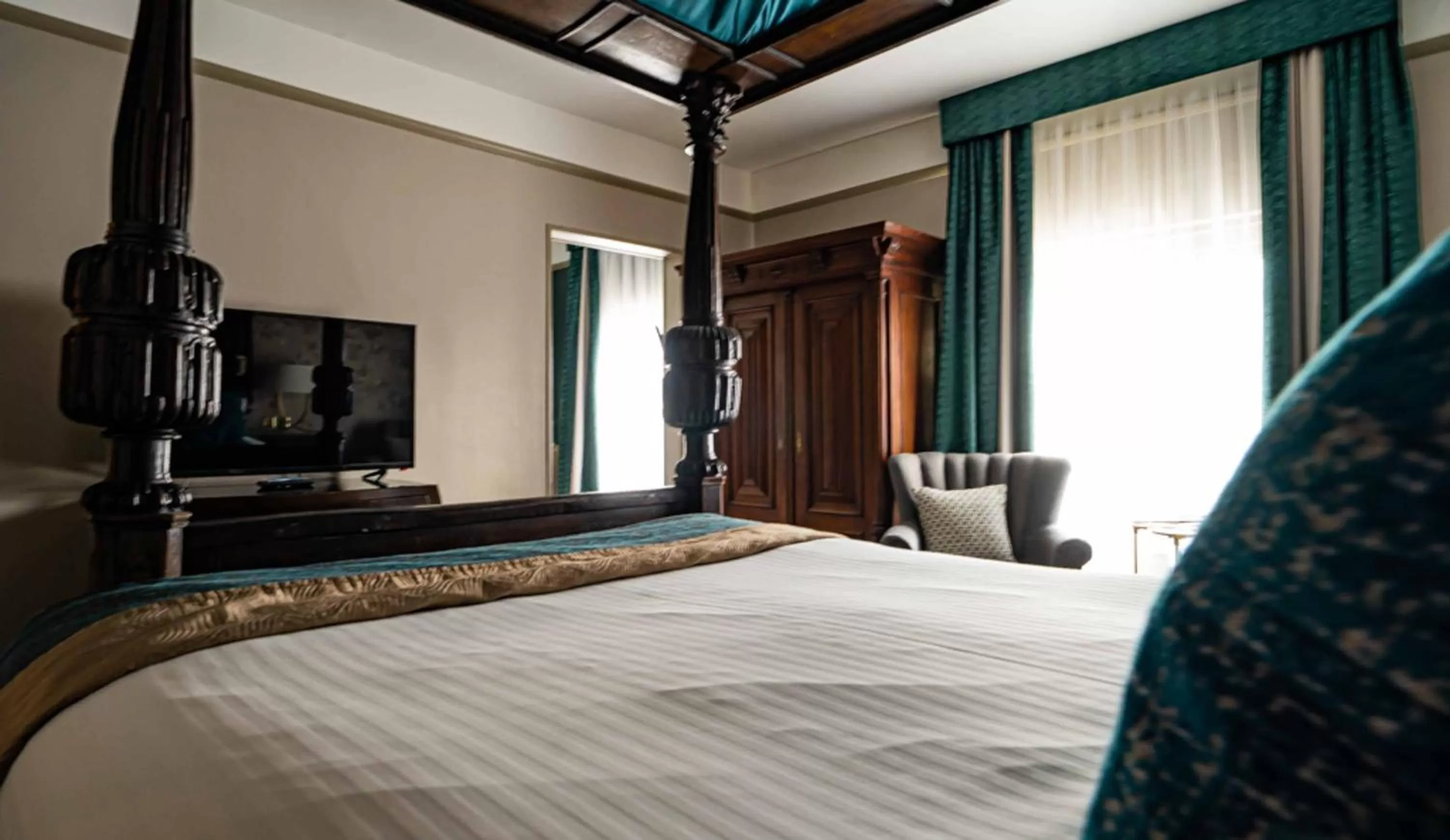 Bedroom, Bed in The Swan Hotel, Wells, Somerset - The Coaching Inn Group