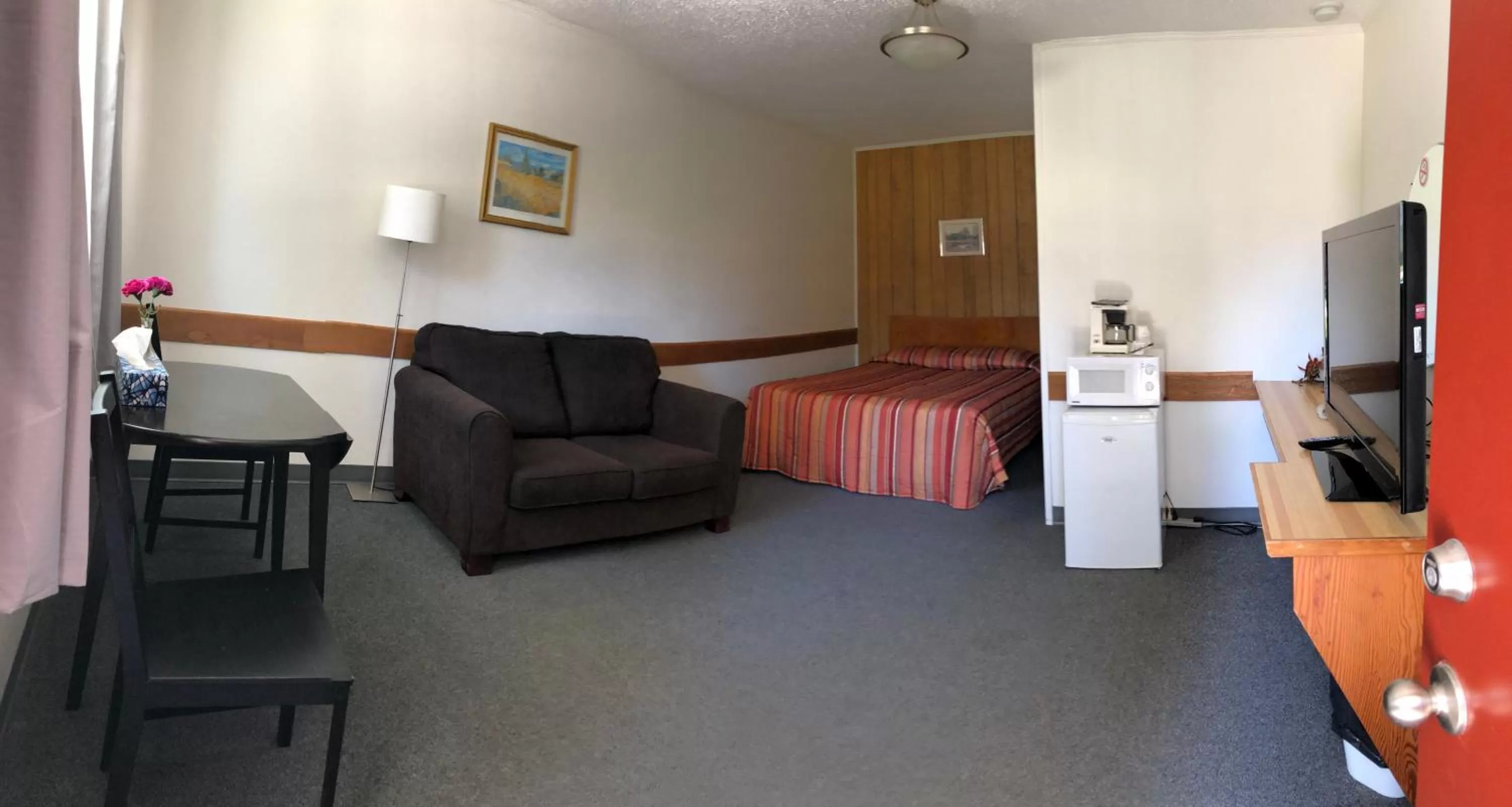 Bed in Yellow Quill Motel