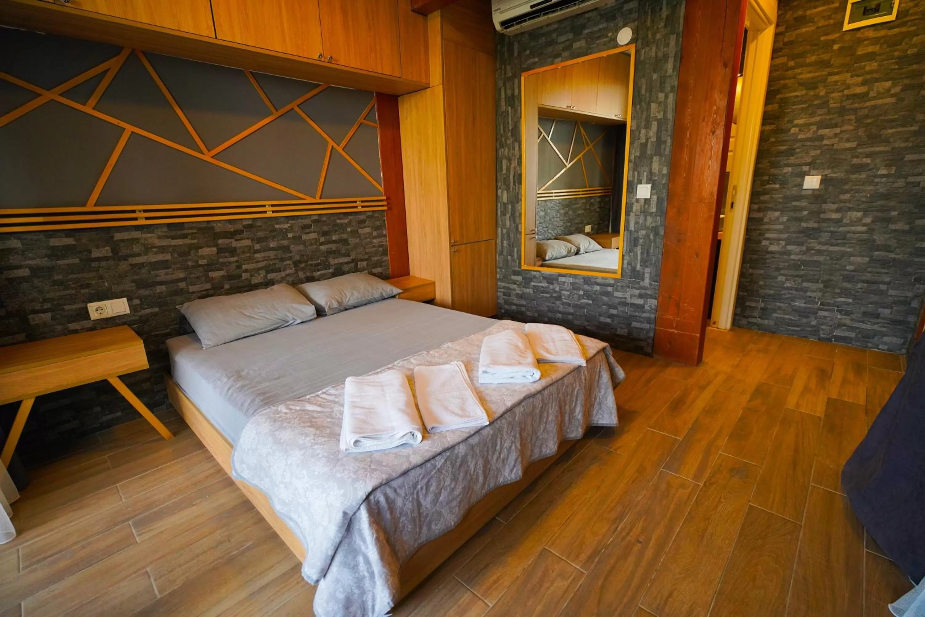 Photo of the whole room in QCUNDA OTEL