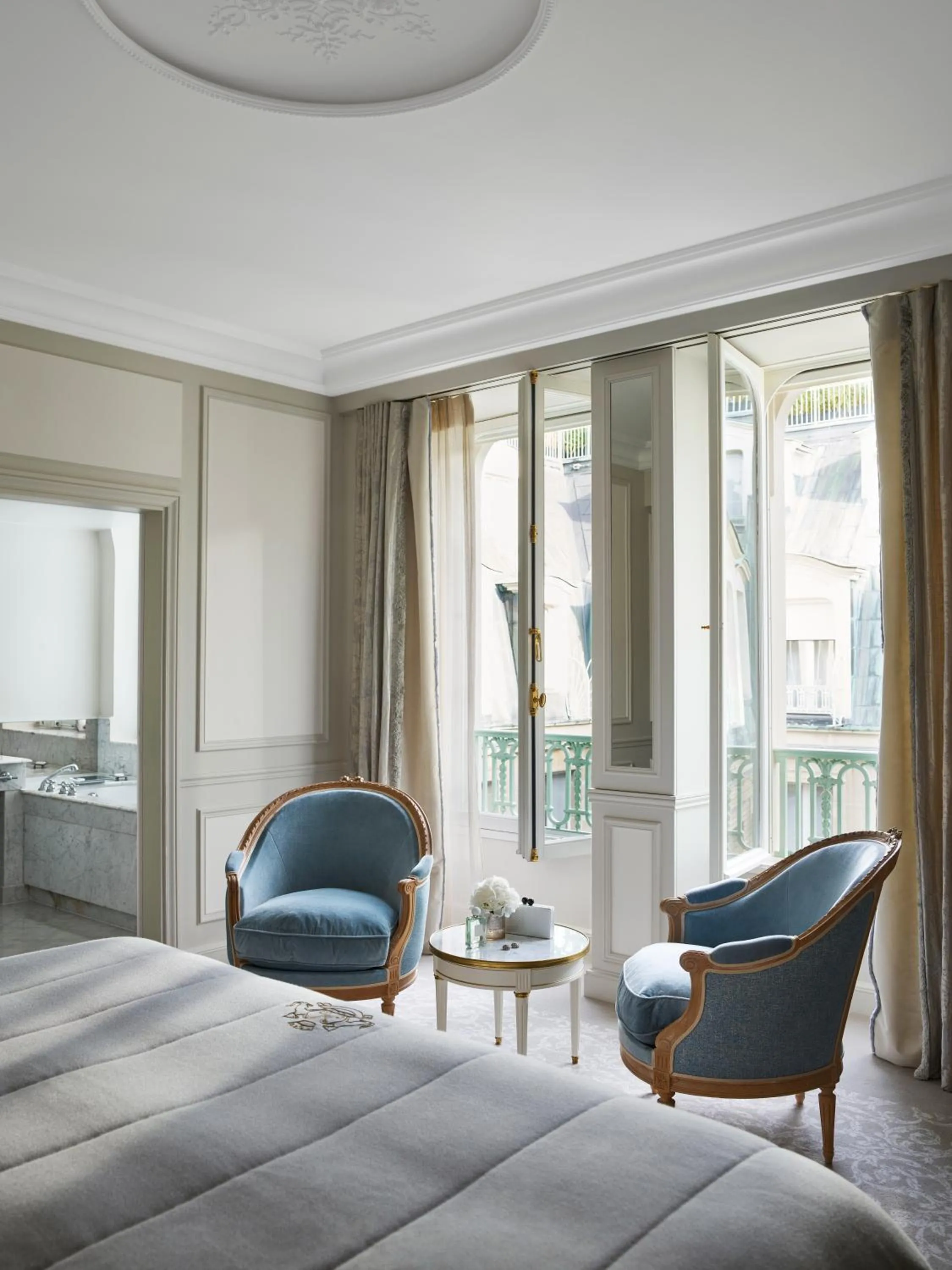 Bedroom, Bed in Le Meurice – Dorchester Collection