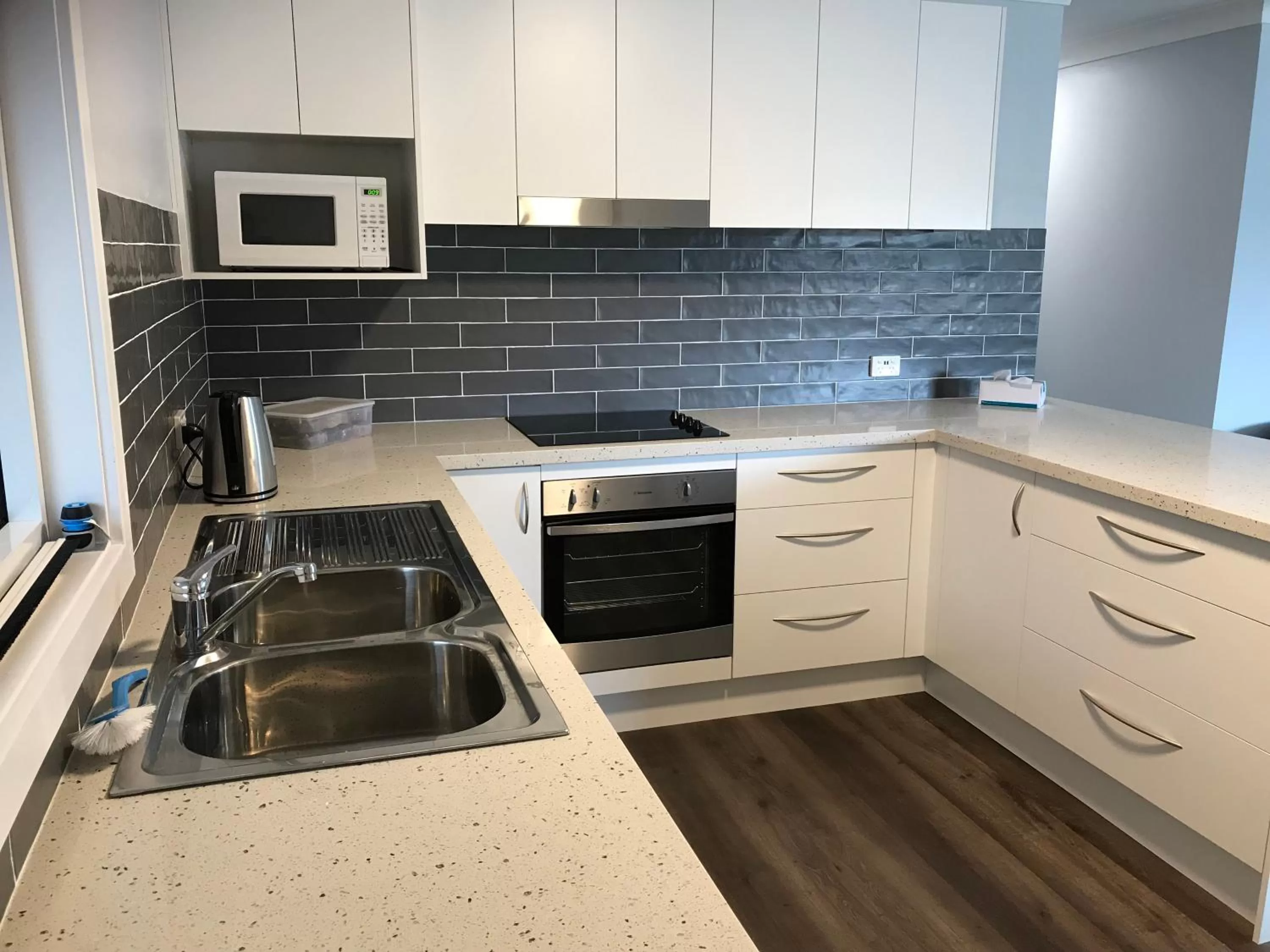 Kitchen or kitchenette in Ulladulla Motel