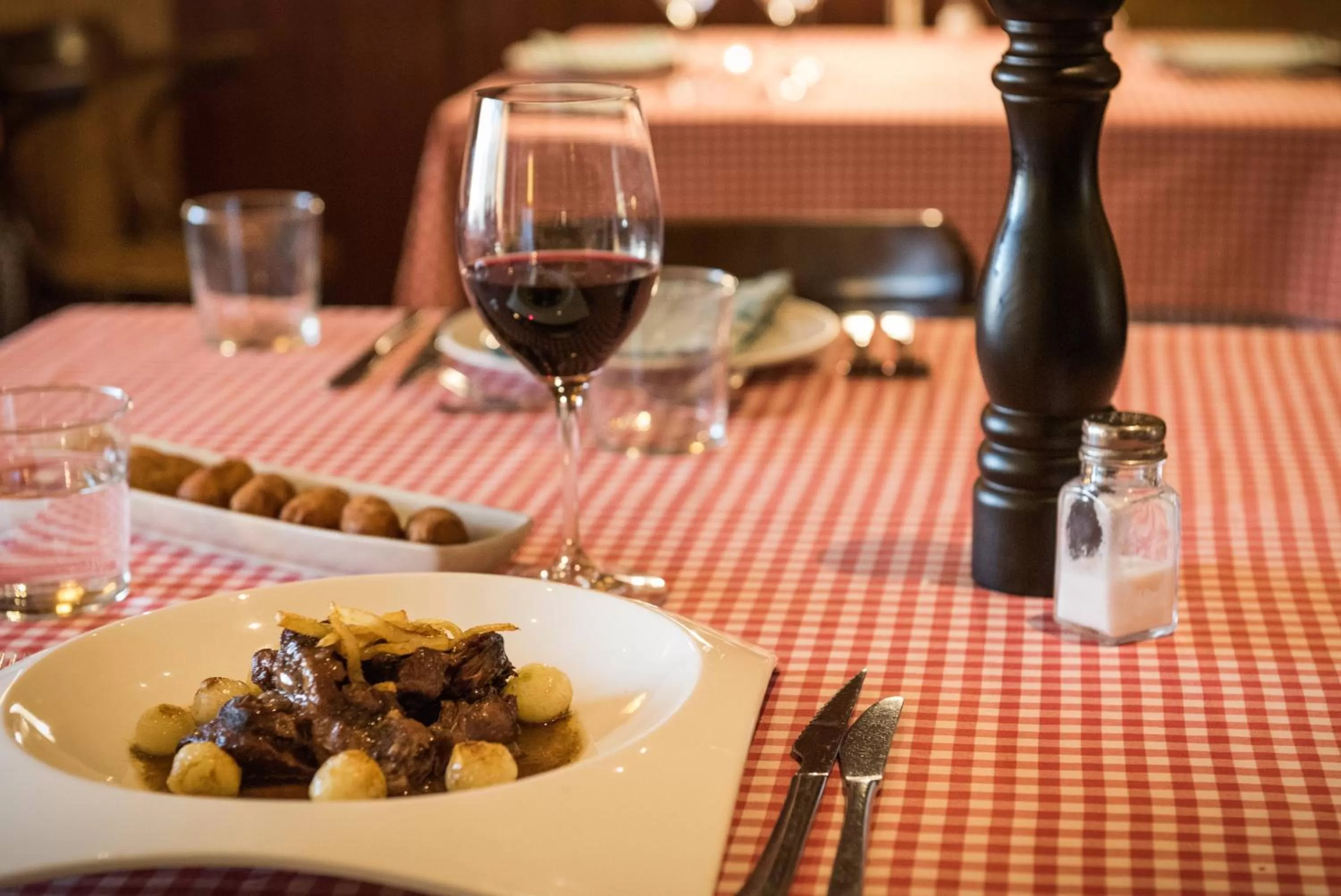 Restaurant/places to eat in Hotel-Hostal Sport