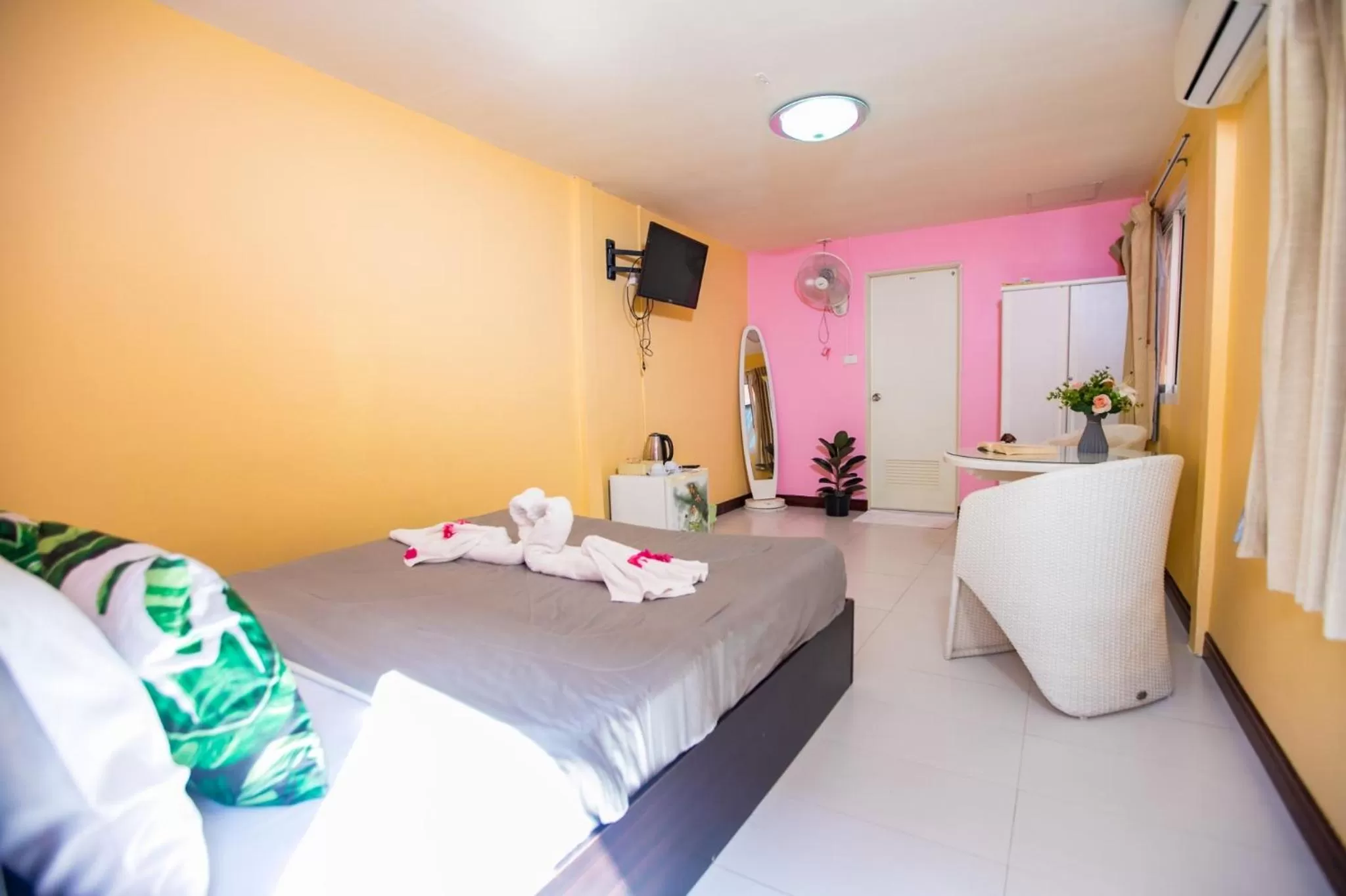 Photo of the whole room, Bed in MANDARIN LODGE by victor