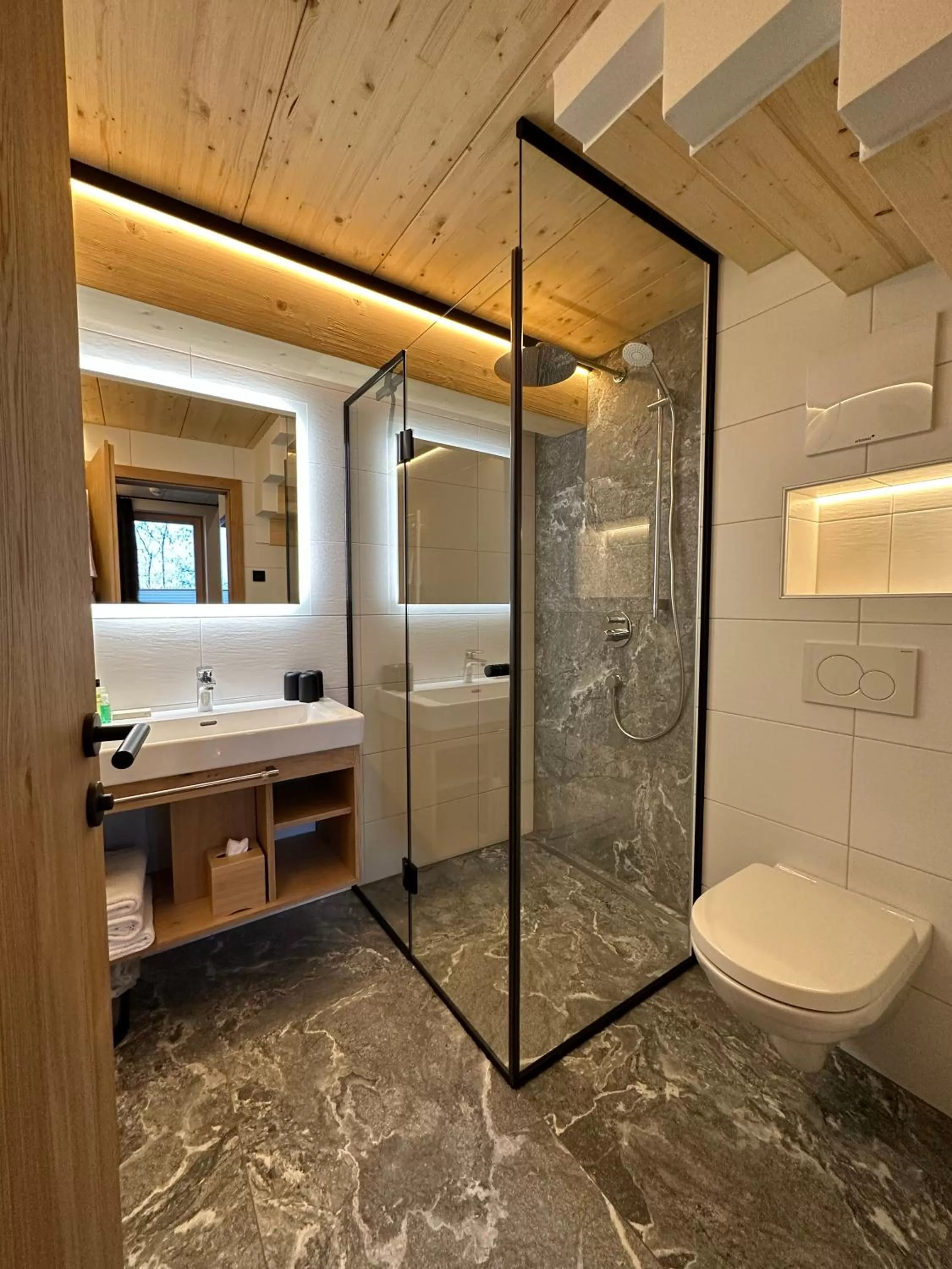 Shower in Pension Dorferwirt