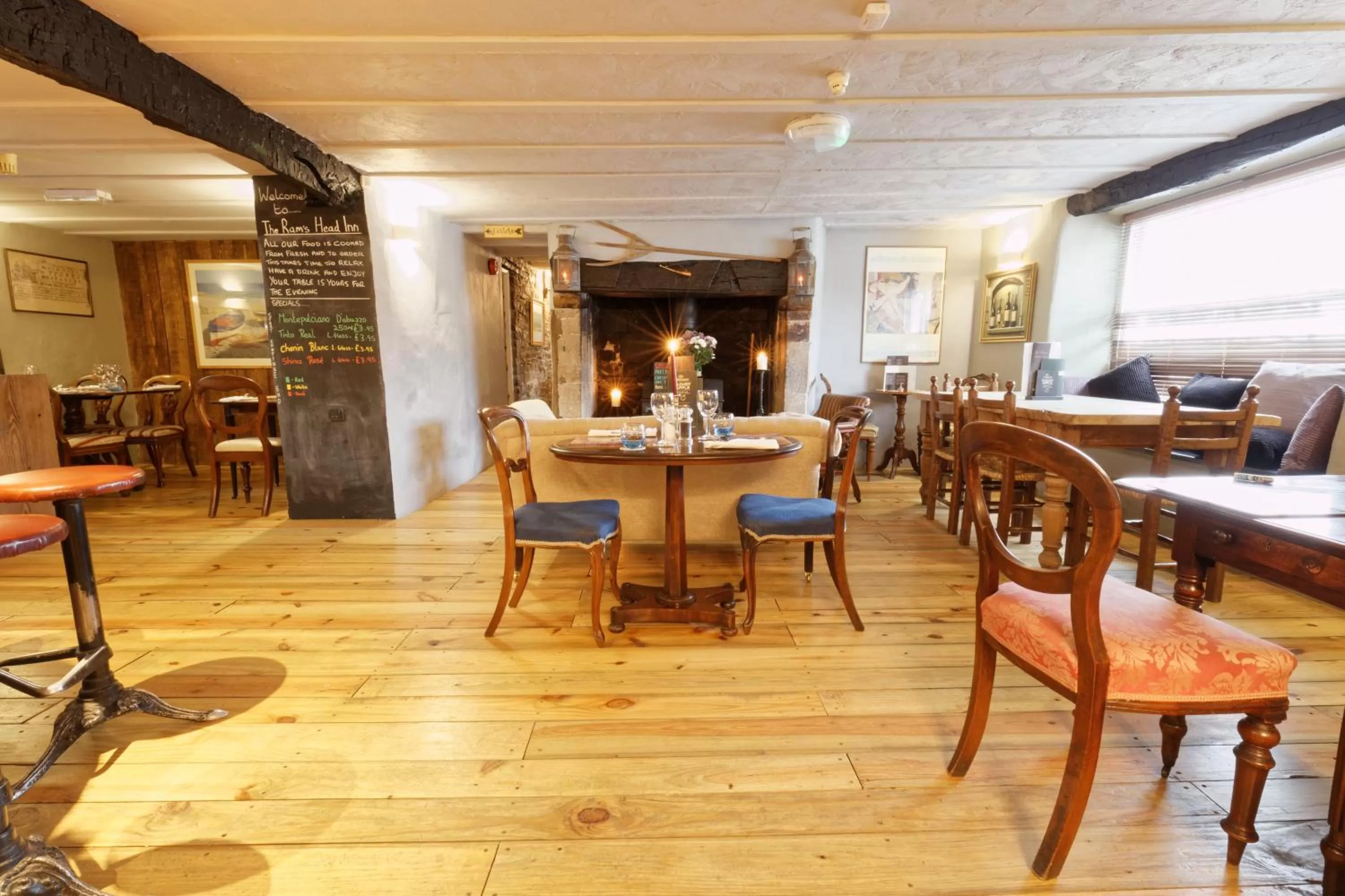 Lounge or bar in Rams Head Inn