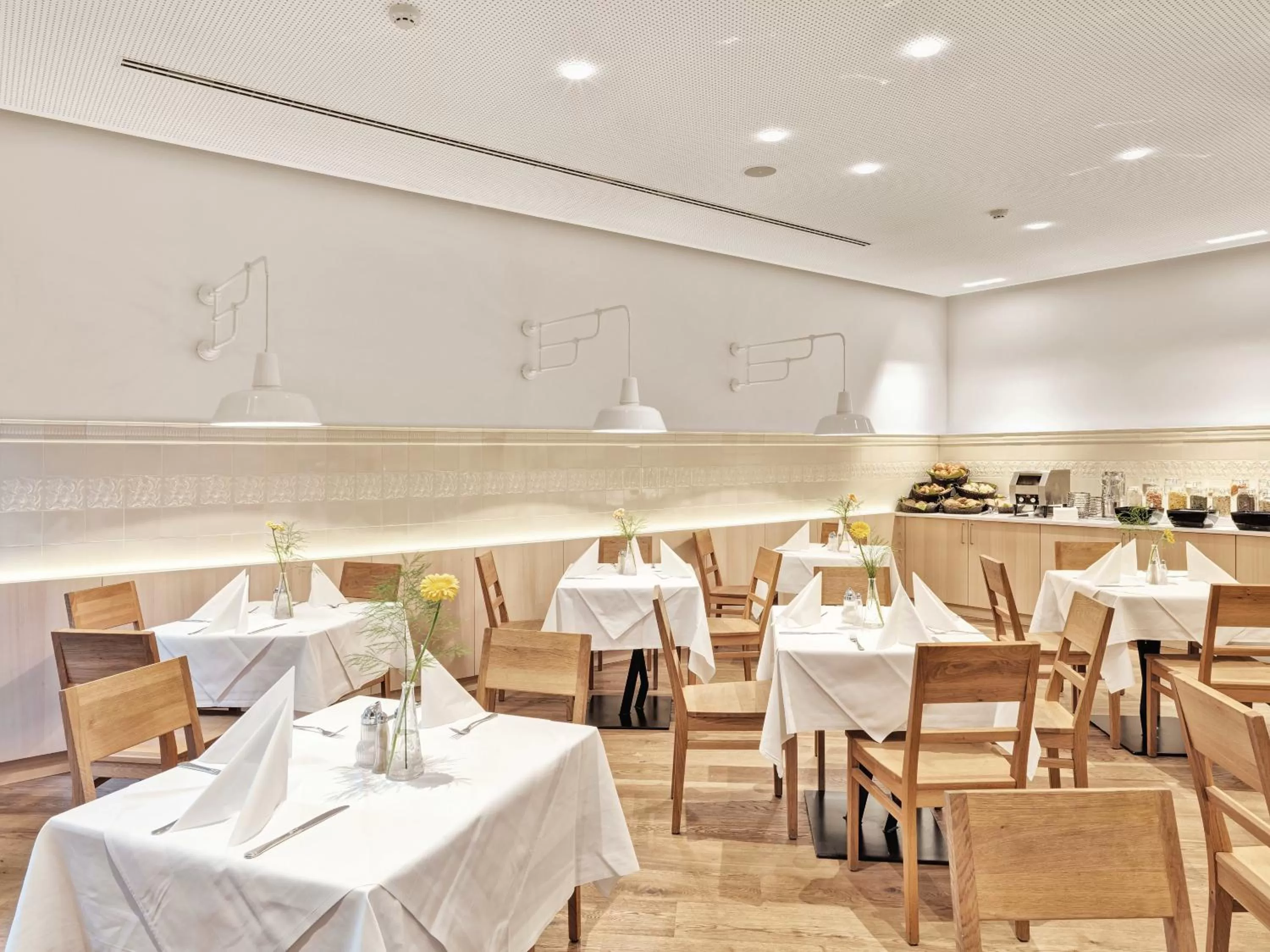 Restaurant/places to eat in Alphotel Innsbruck