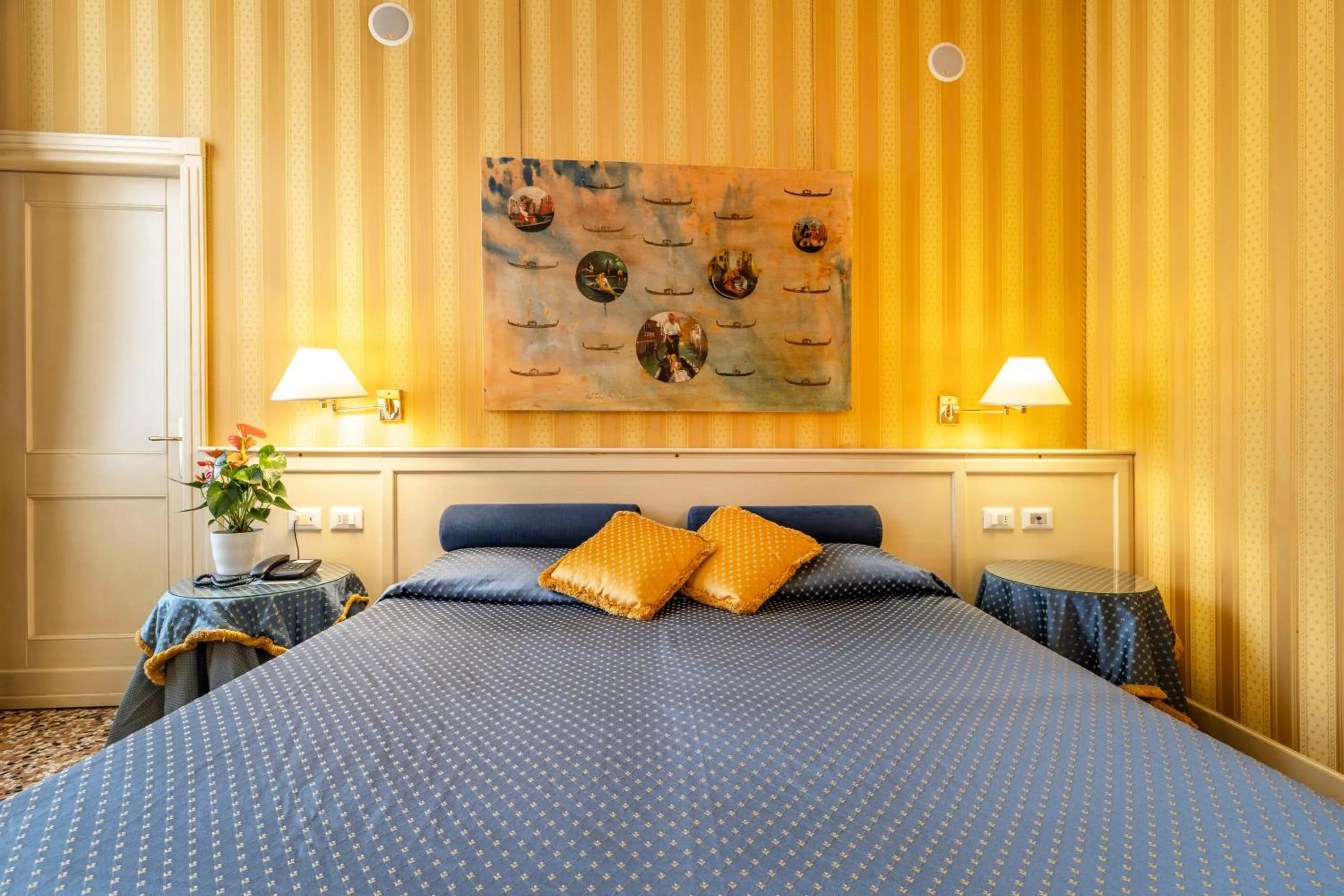 Bed in Hotel Bella Venezia