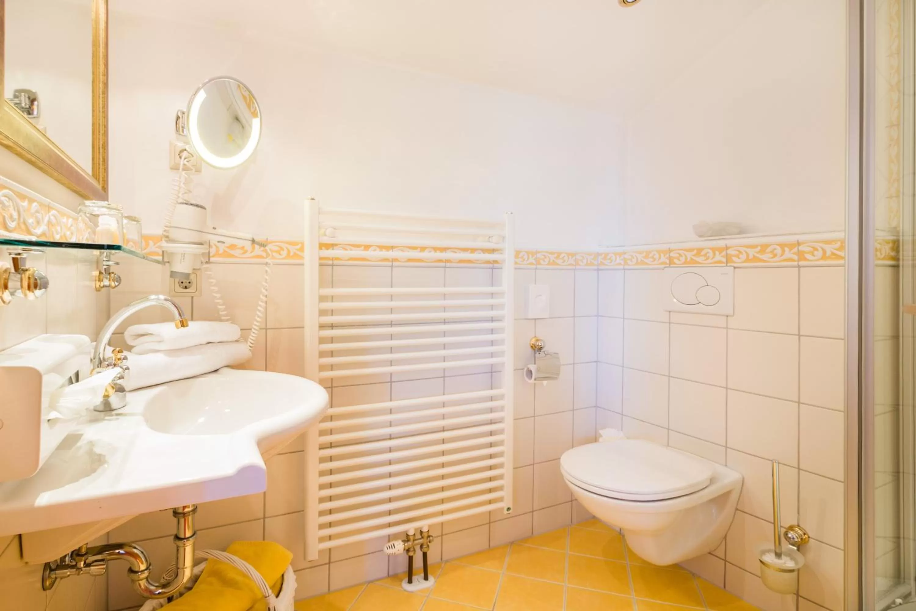 Bathroom in Hotel AlpenSchlössl