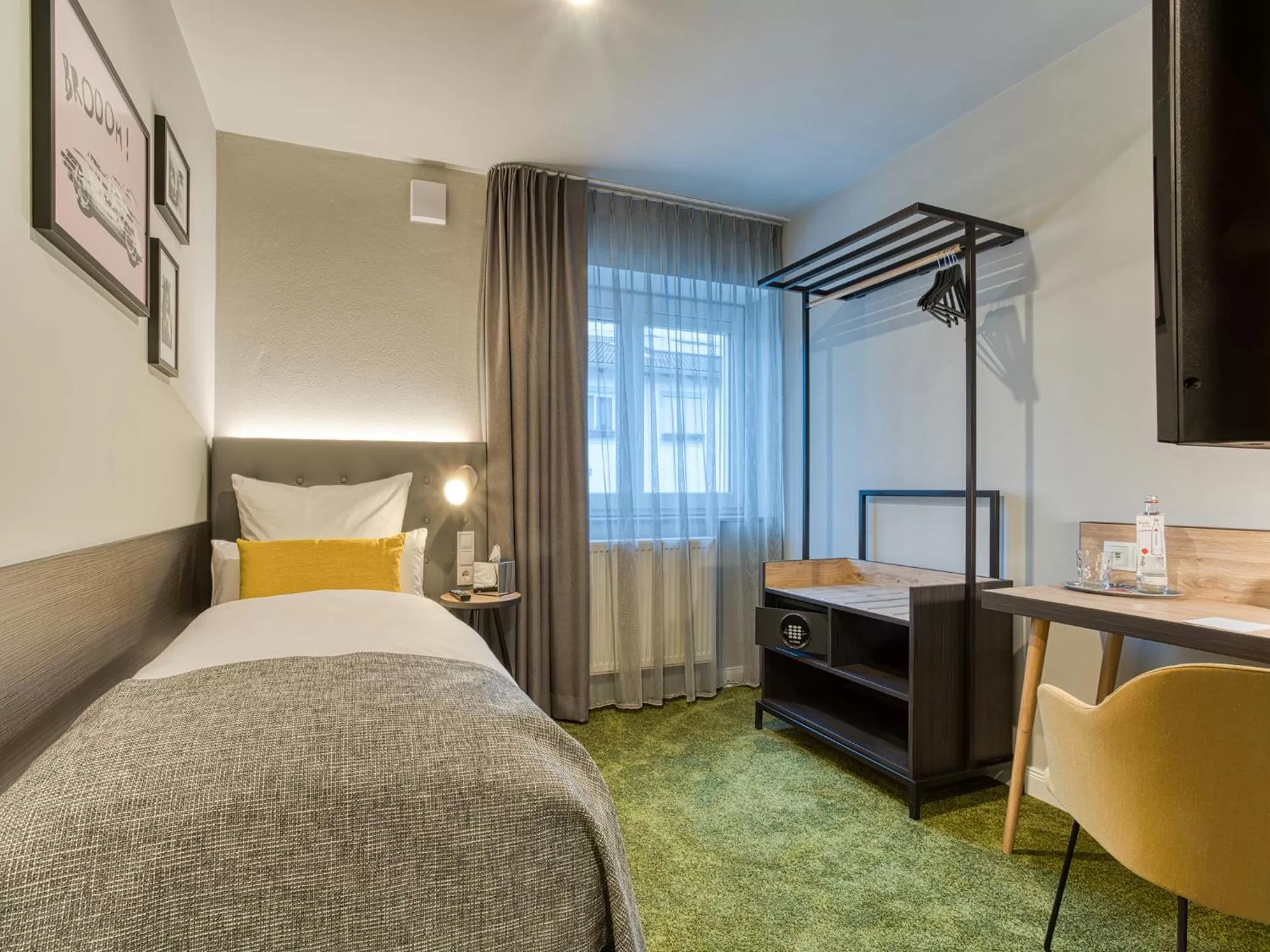 Photo of the whole room, Bed in Vienna House Easy by Wyndham Ingolstadt