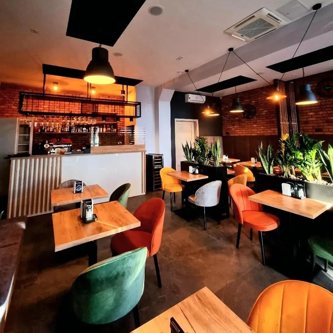 Restaurant/places to eat in Hotel Zakliki