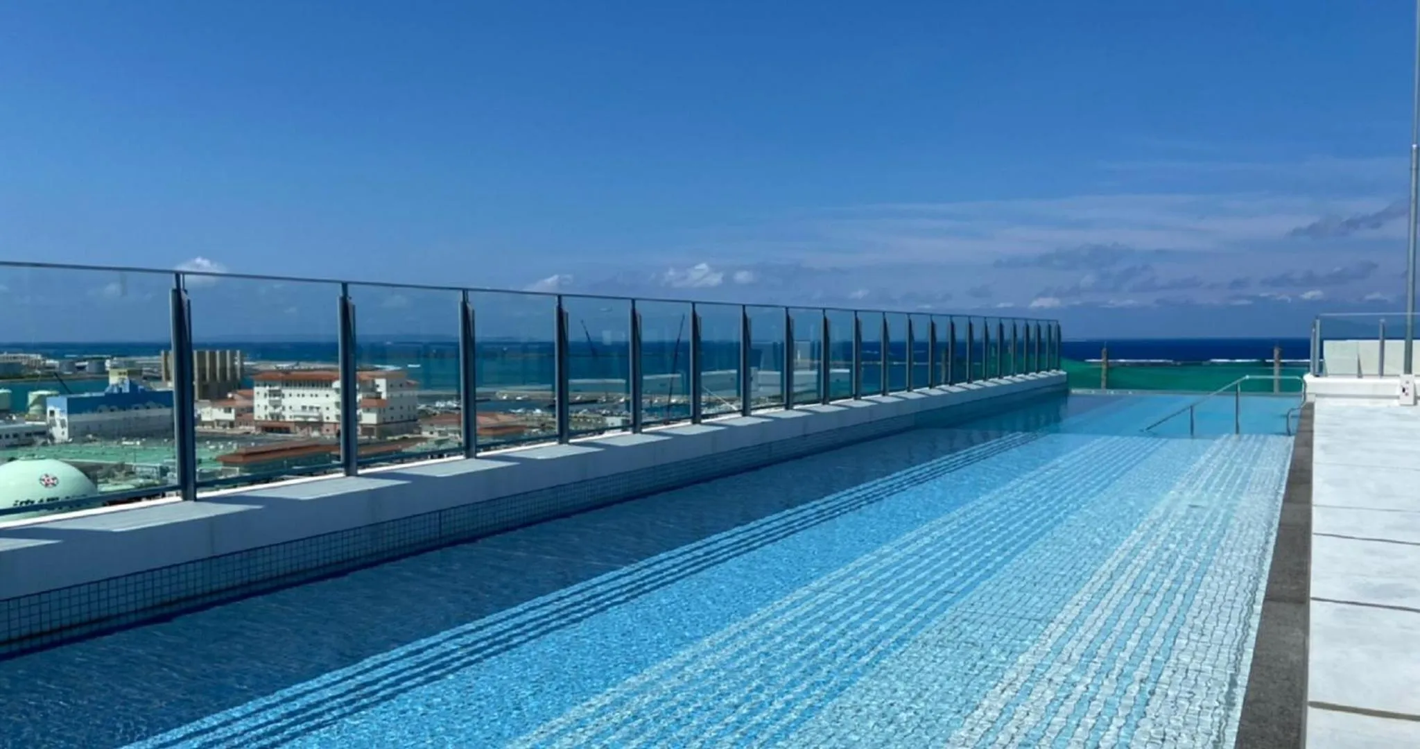 Swimming pool in HOTEL SANSUI NAHA Ryukyu Onsen Naminoue-No-Yu