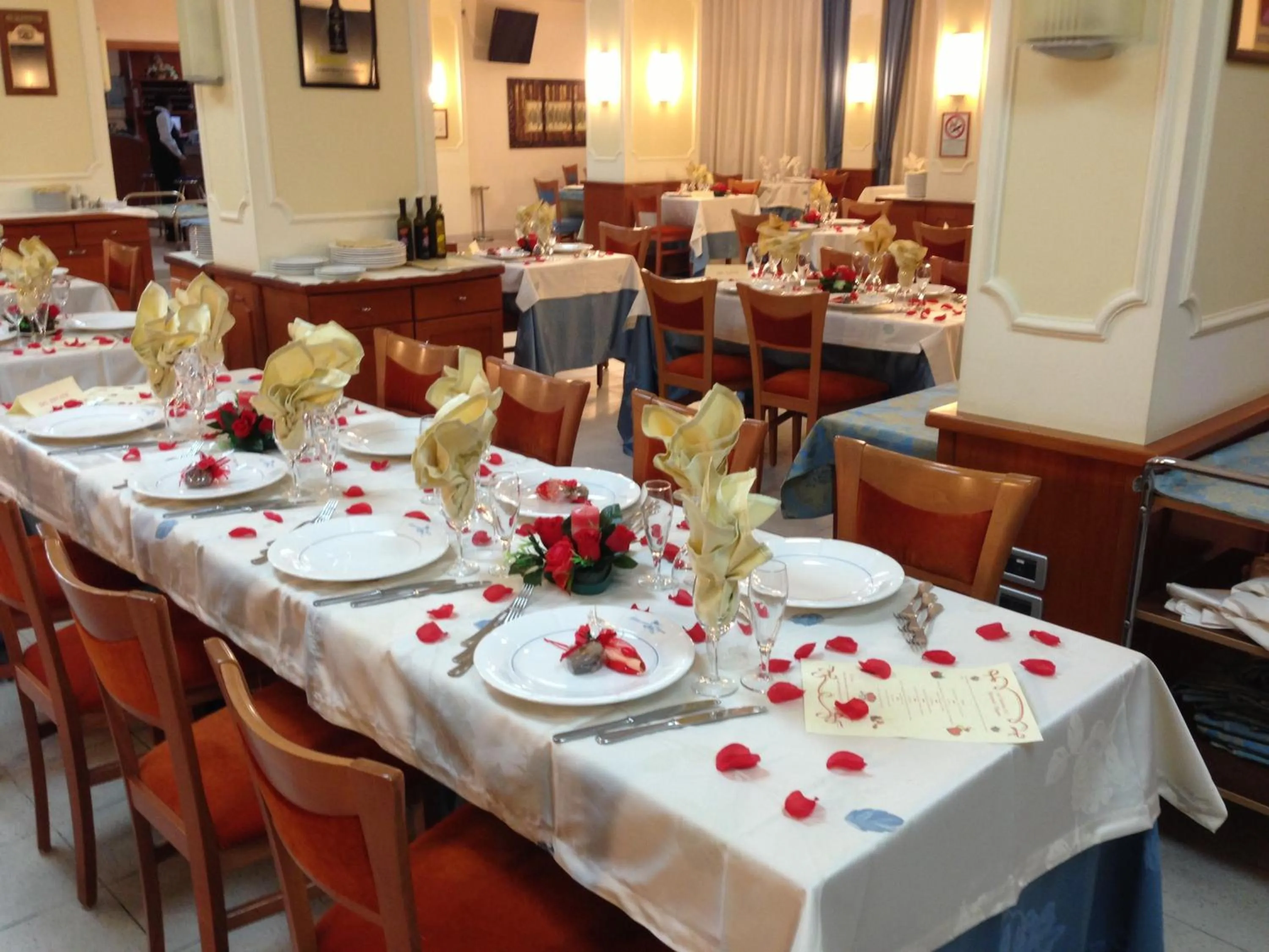 Restaurant/places to eat in Hotel Niagara