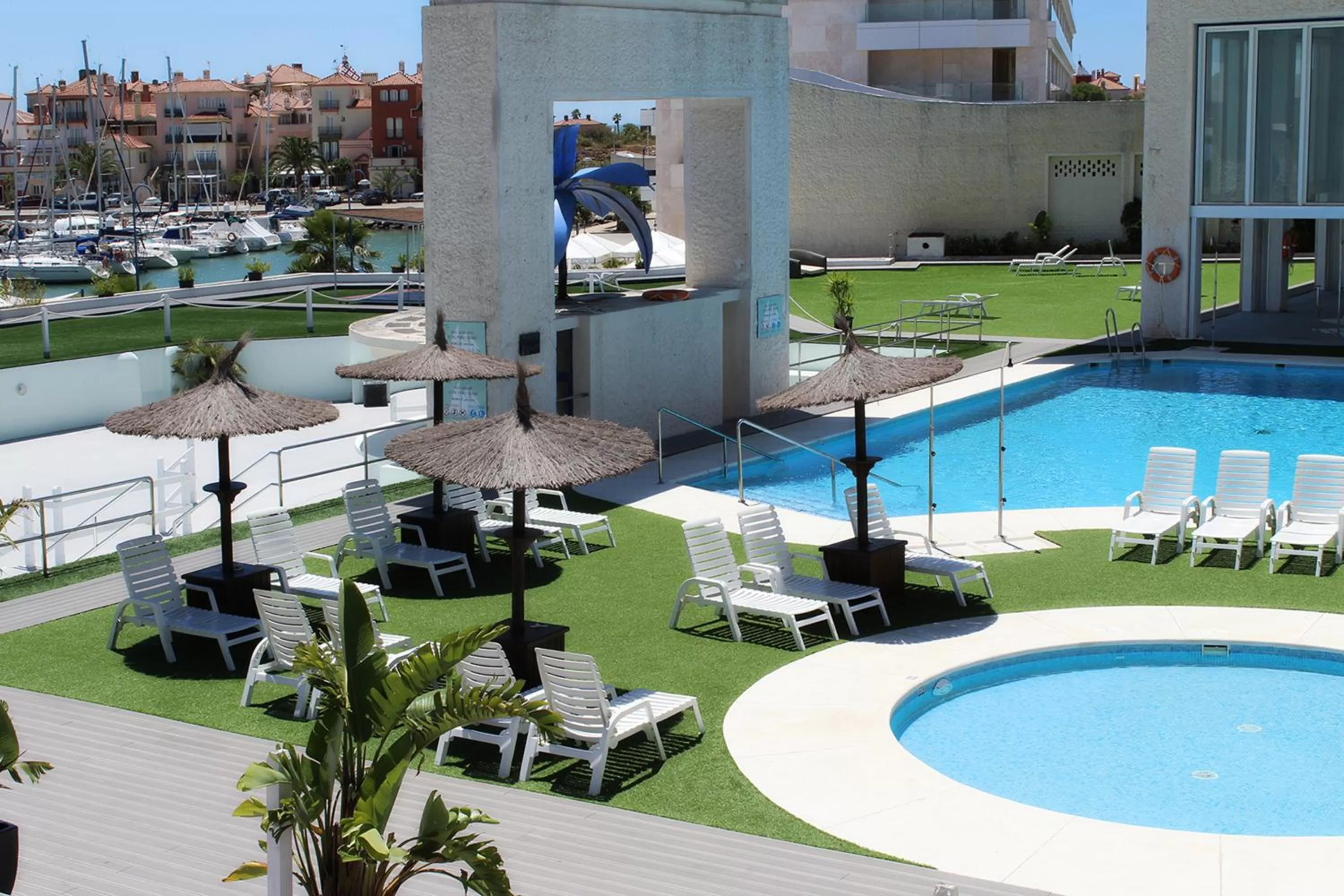Swimming pool in Hotel Puerto Sherry
