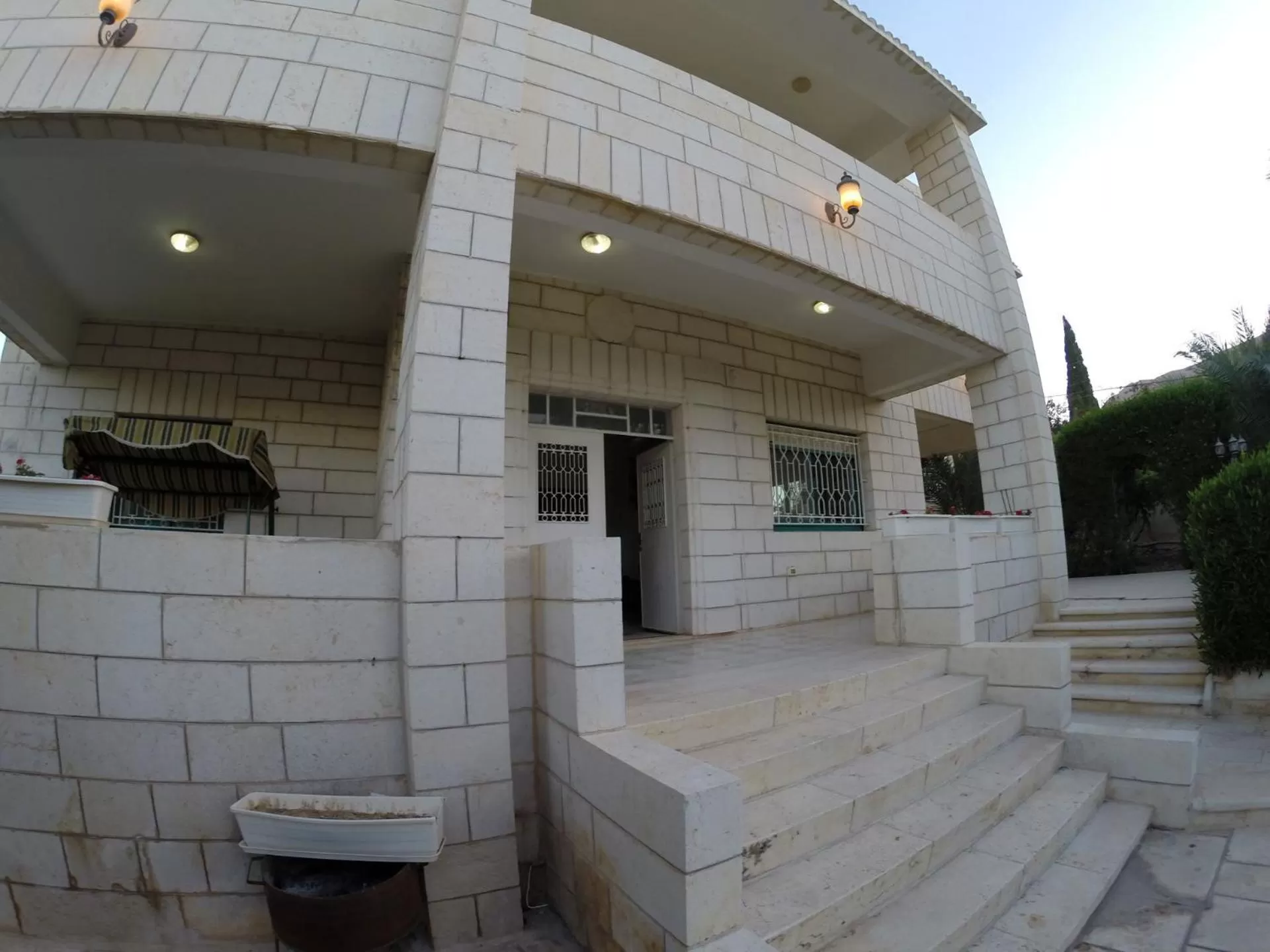 Facade/entrance, Property Building in Auberg-Inn Guesthouse