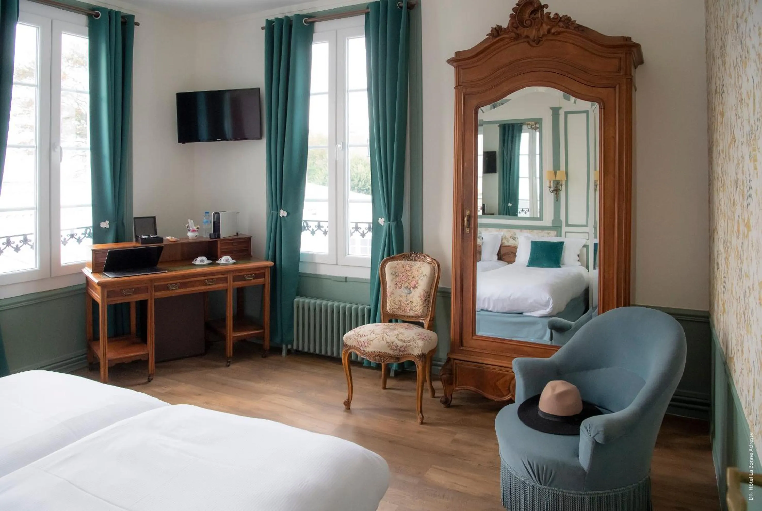 Photo of the whole room, Bed in Hotel de Charme La Bonne Adresse - Logis hotels