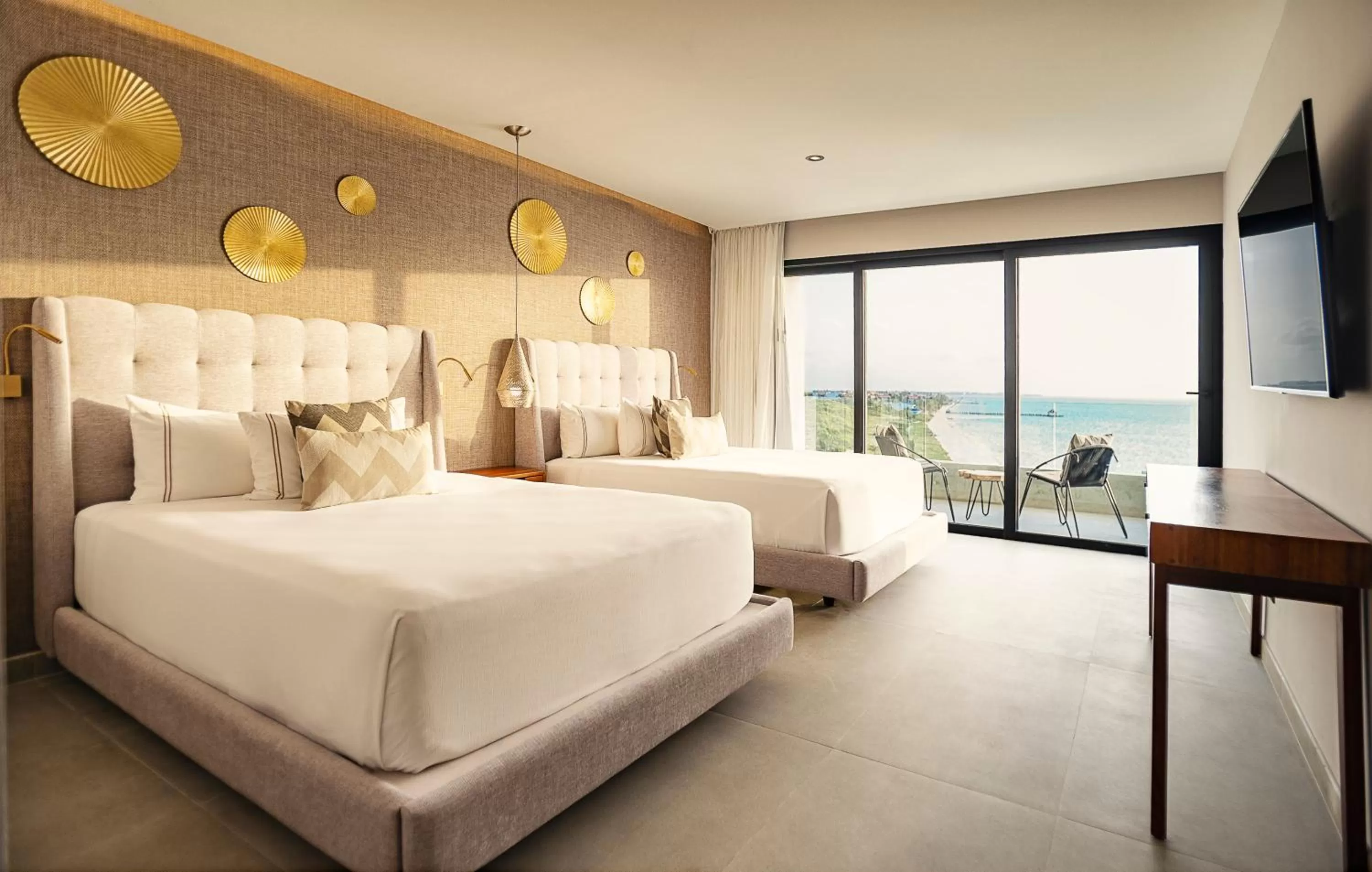 Bedroom, Bed in The Fives Oceanfront