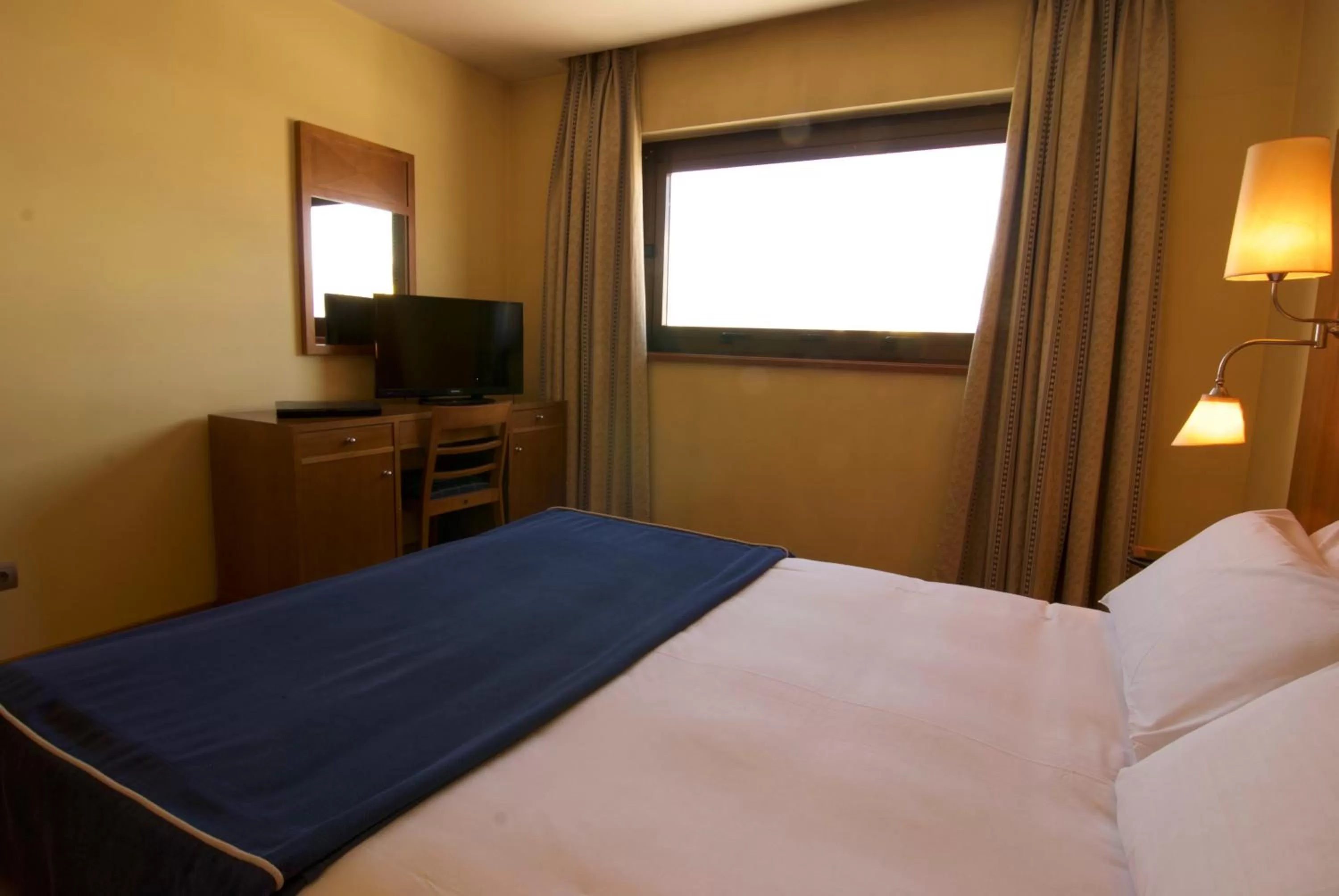 Photo of the whole room, Bed in Hotel Galaico