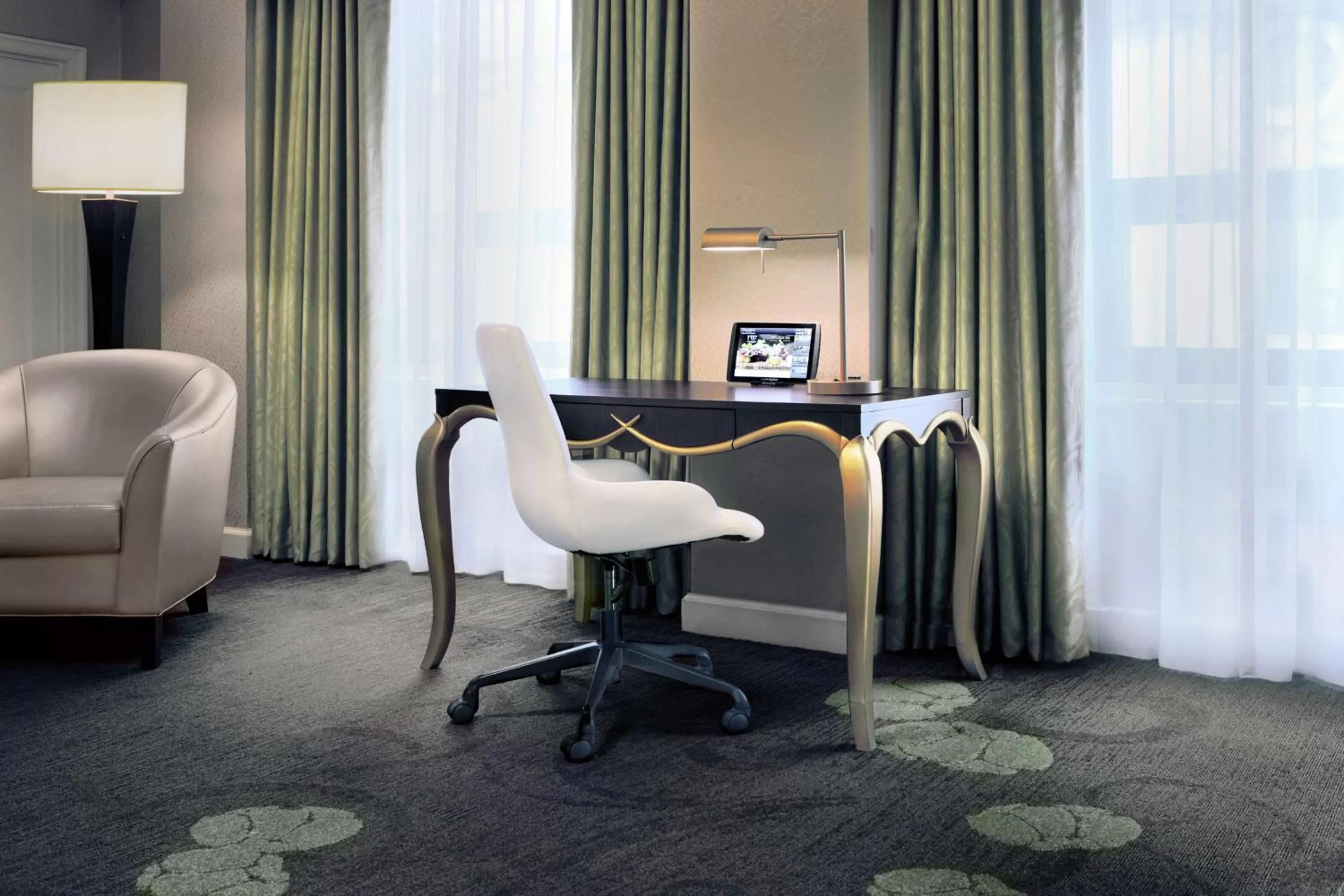 Bedroom in The Palmer House Hilton