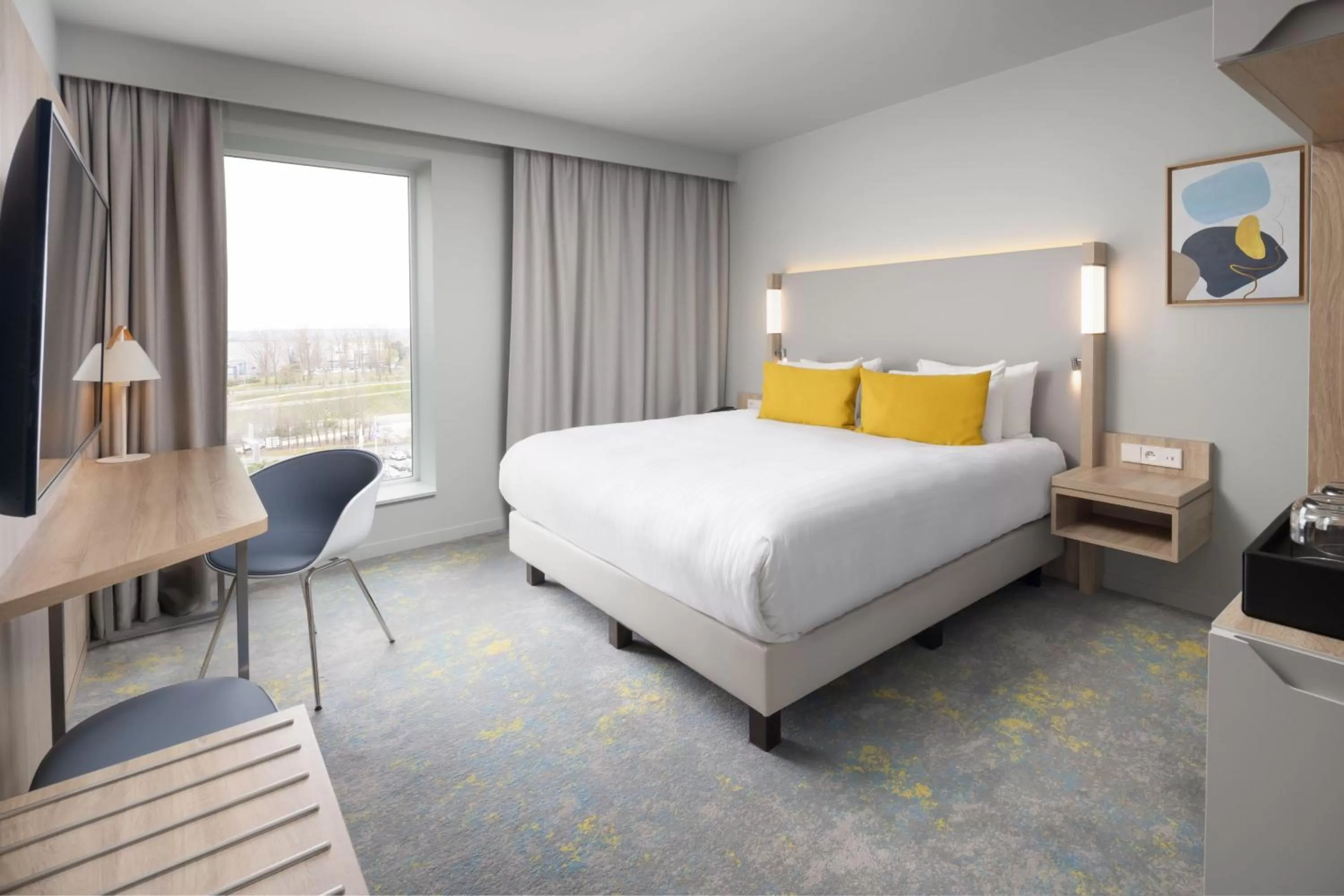 Photo of the whole room, Bed in Courtyard by Marriott Paris Charles de Gaulle Central Airport