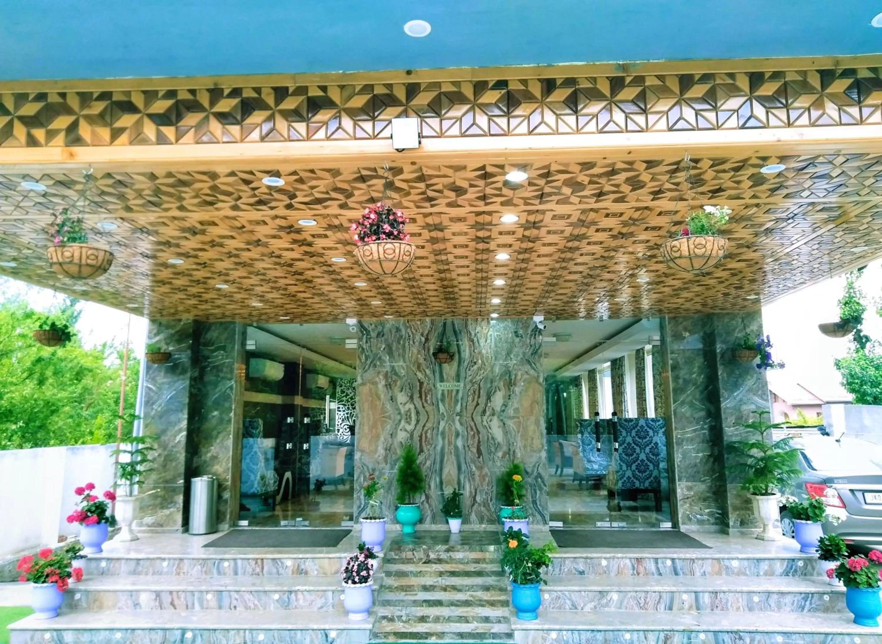 Facade/entrance in Hotel The Montreal