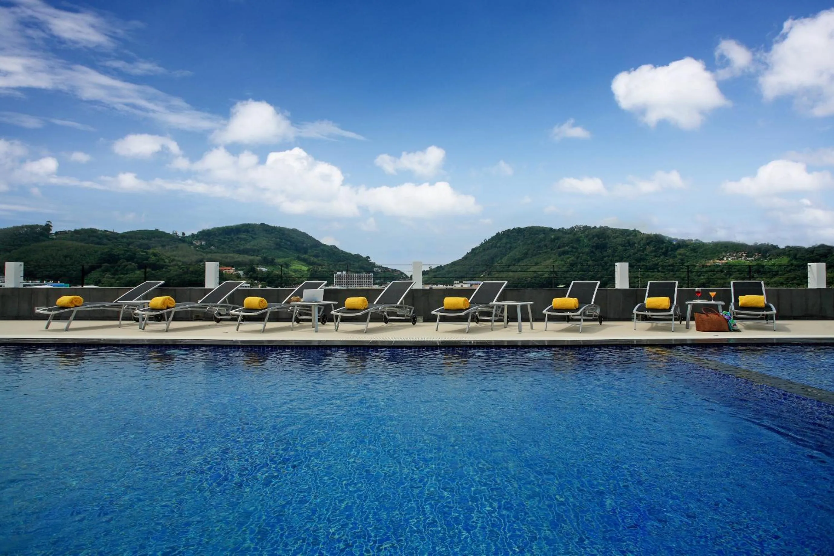 Swimming pool in ASHLEE Hub Hotel Patong