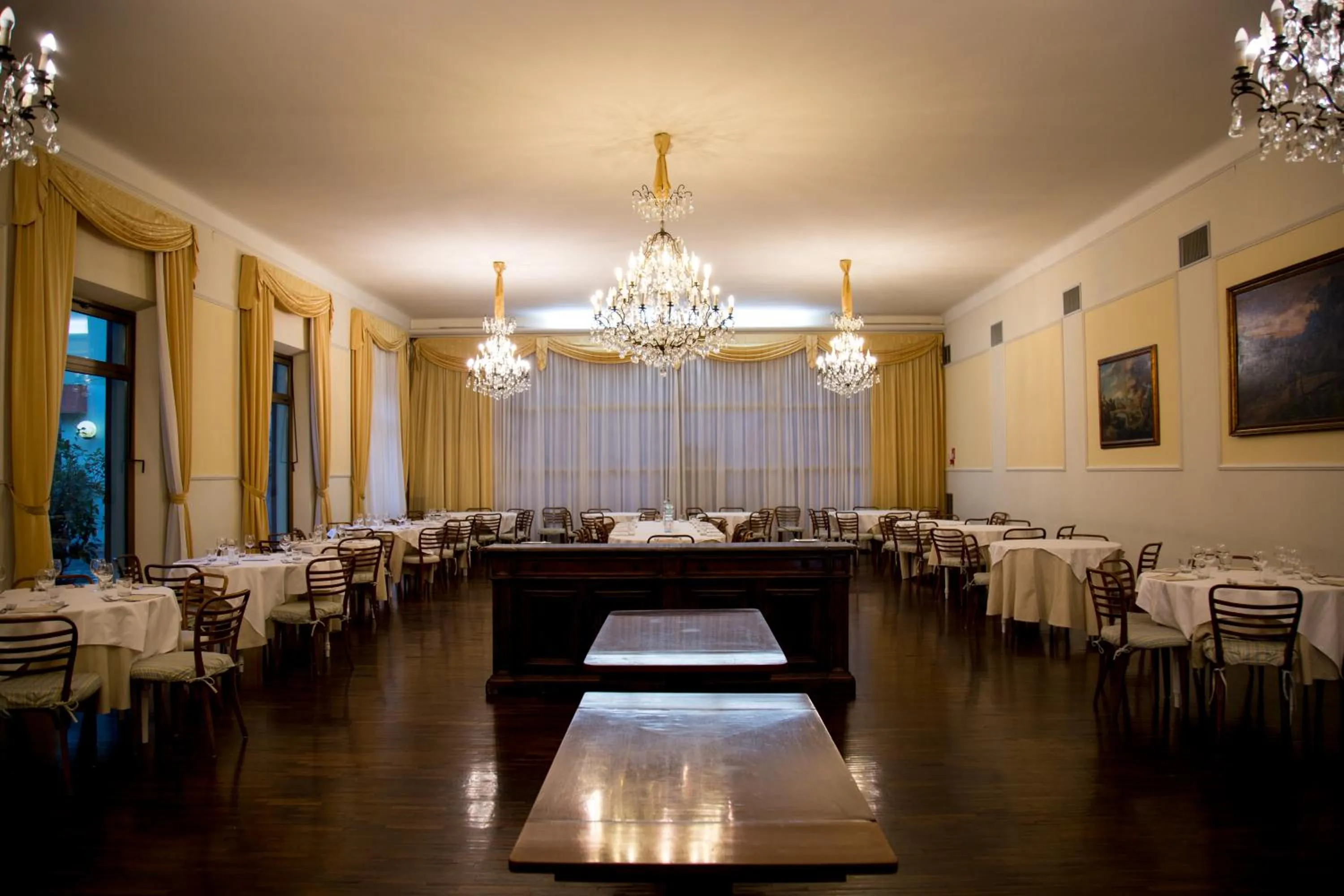 Restaurant/places to eat in HG Hotel Cappelli
