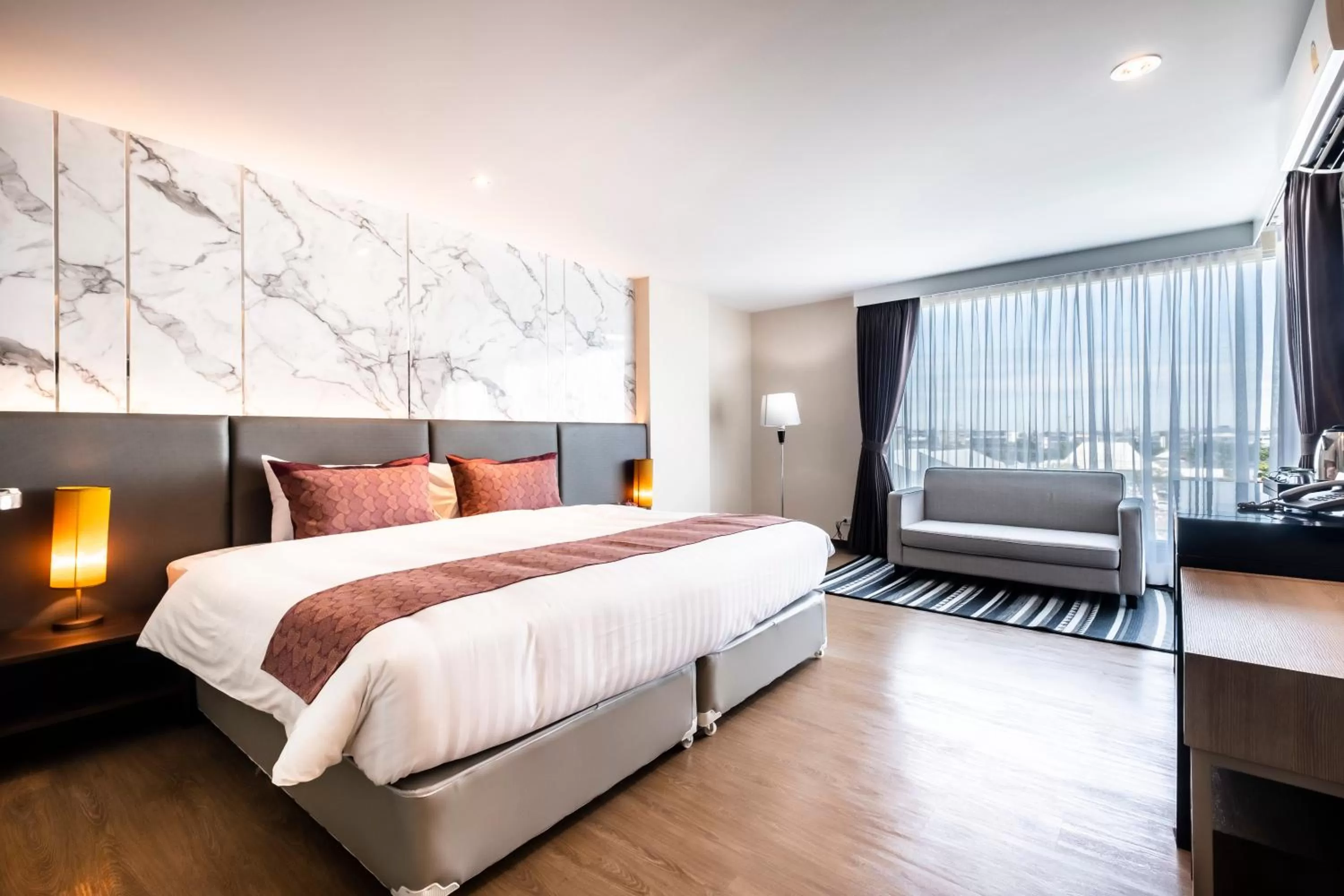 Bedroom, Bed in Sinsuvarn Airport Suite Hotel