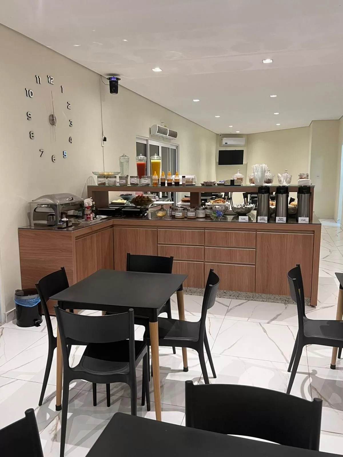 Restaurant/Places to Eat in Rametta Hotel