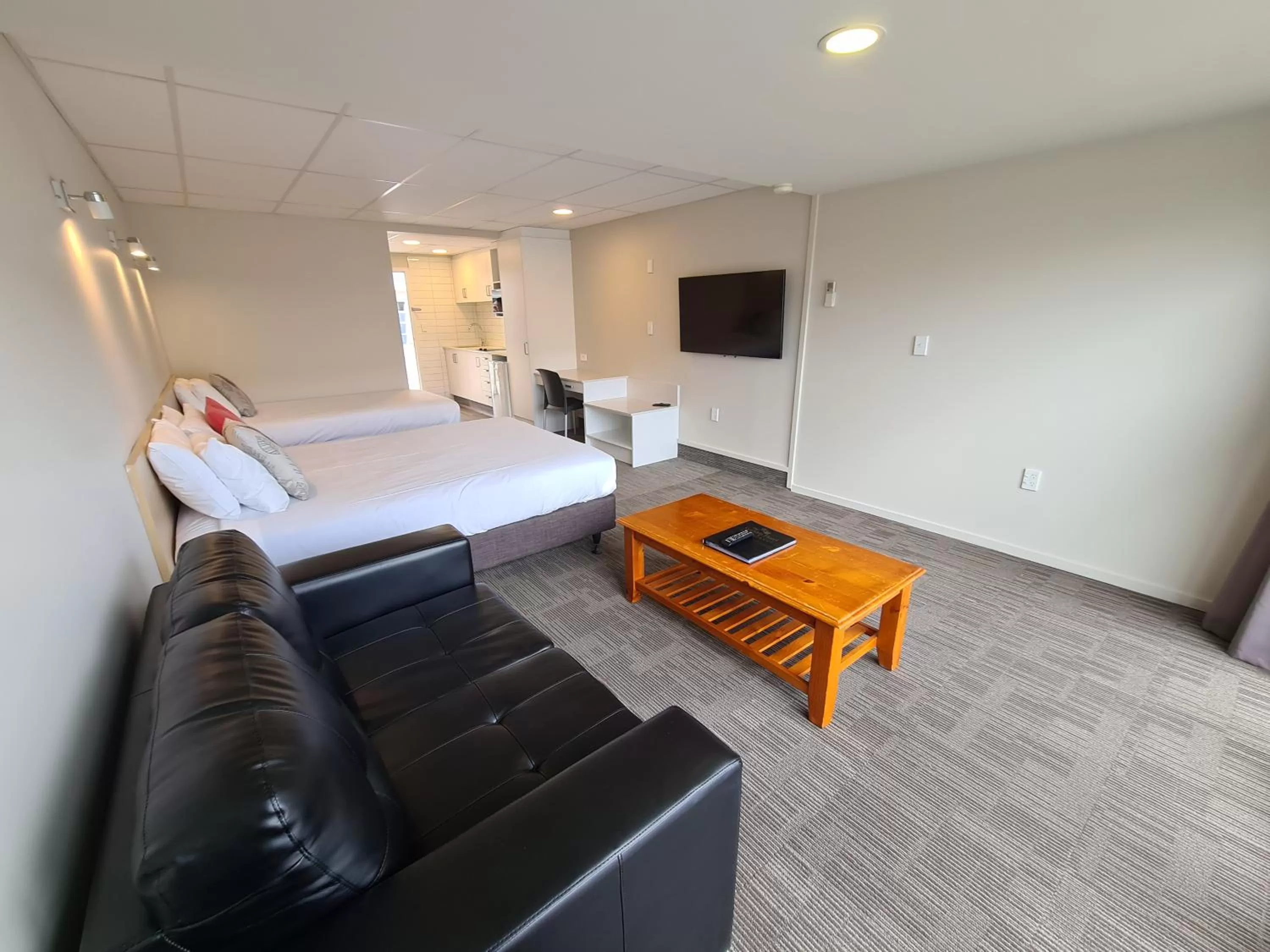 TV and multimedia, Bed in The Garden Hotel