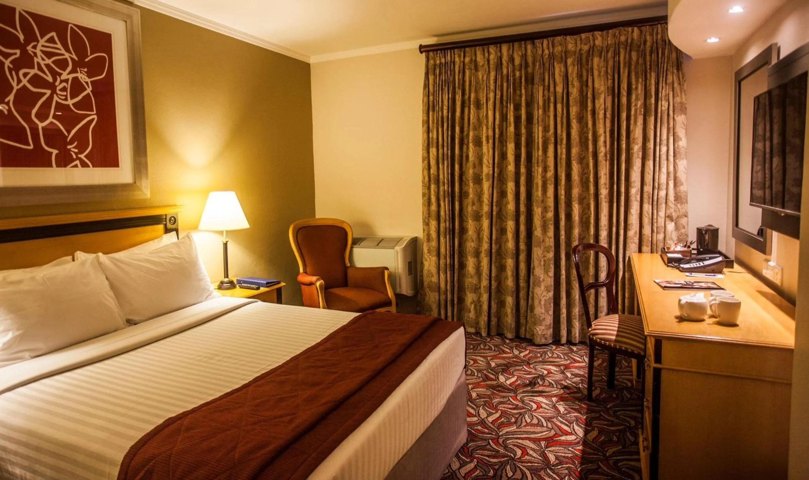 Photo of the whole room, Bed in Garden Court Morningside Sandton