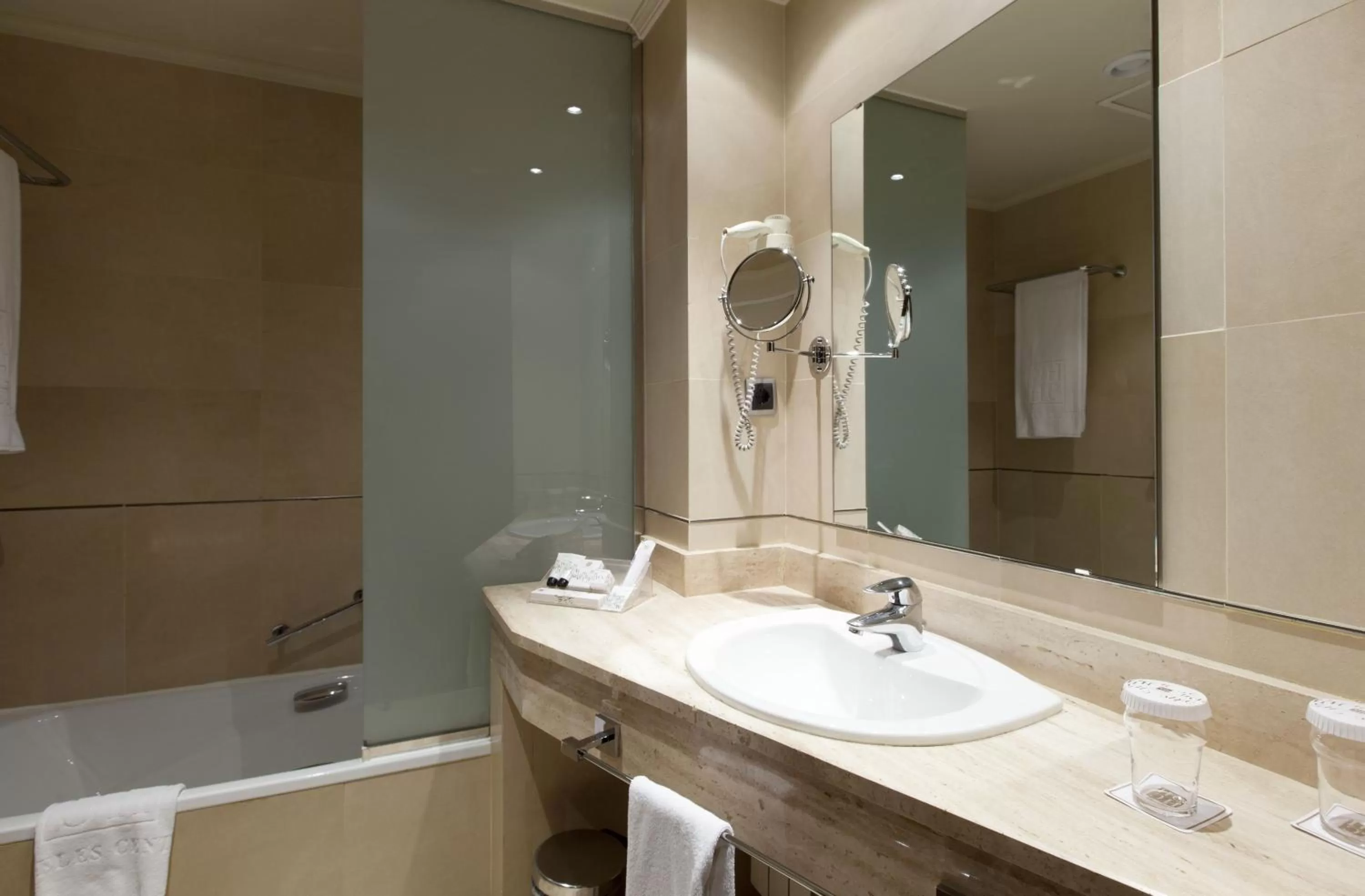 Shower in Hotel Badajoz Center