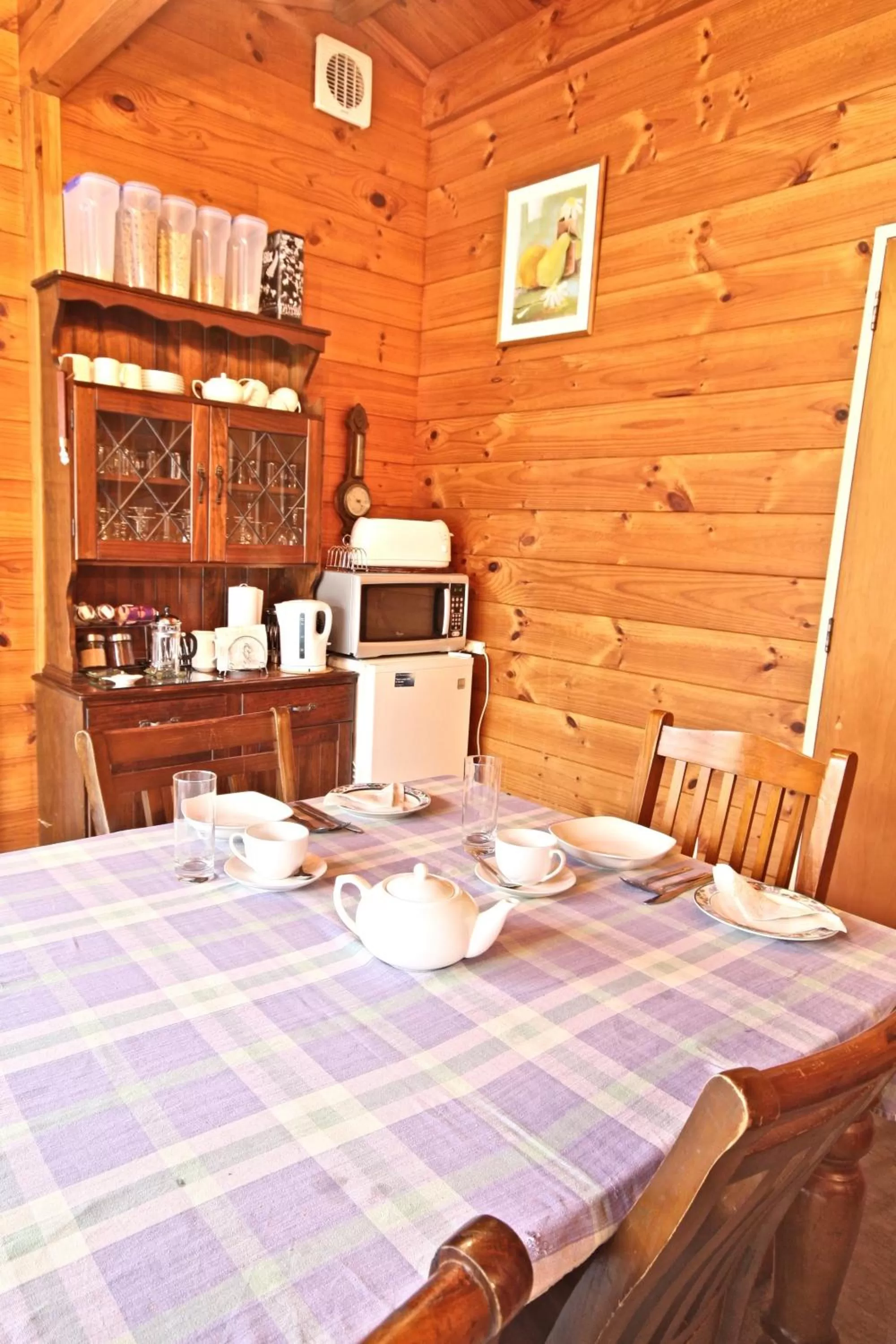 Coffee/tea facilities, Restaurant/Places to Eat in Tony's Lodge
