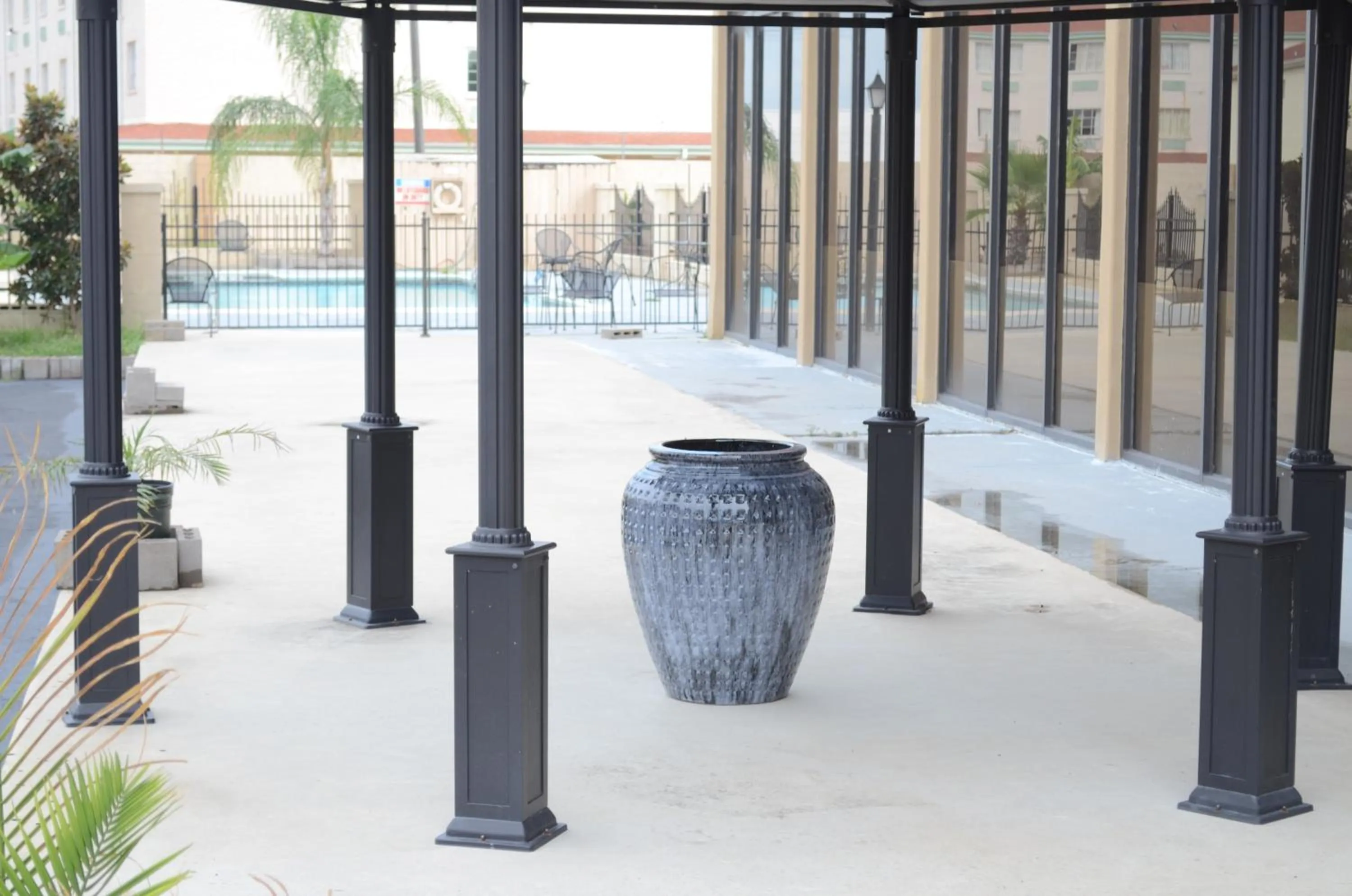 Patio in Romana Hotel - Houston Southwest